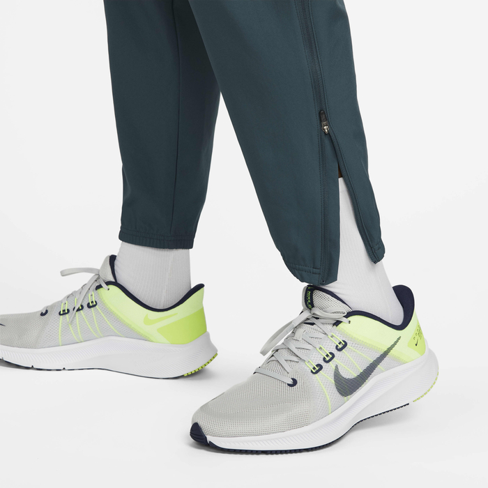 Nike Dri-FIT Challenger image number 3 Nike Dri-FIT Challenger image number 3