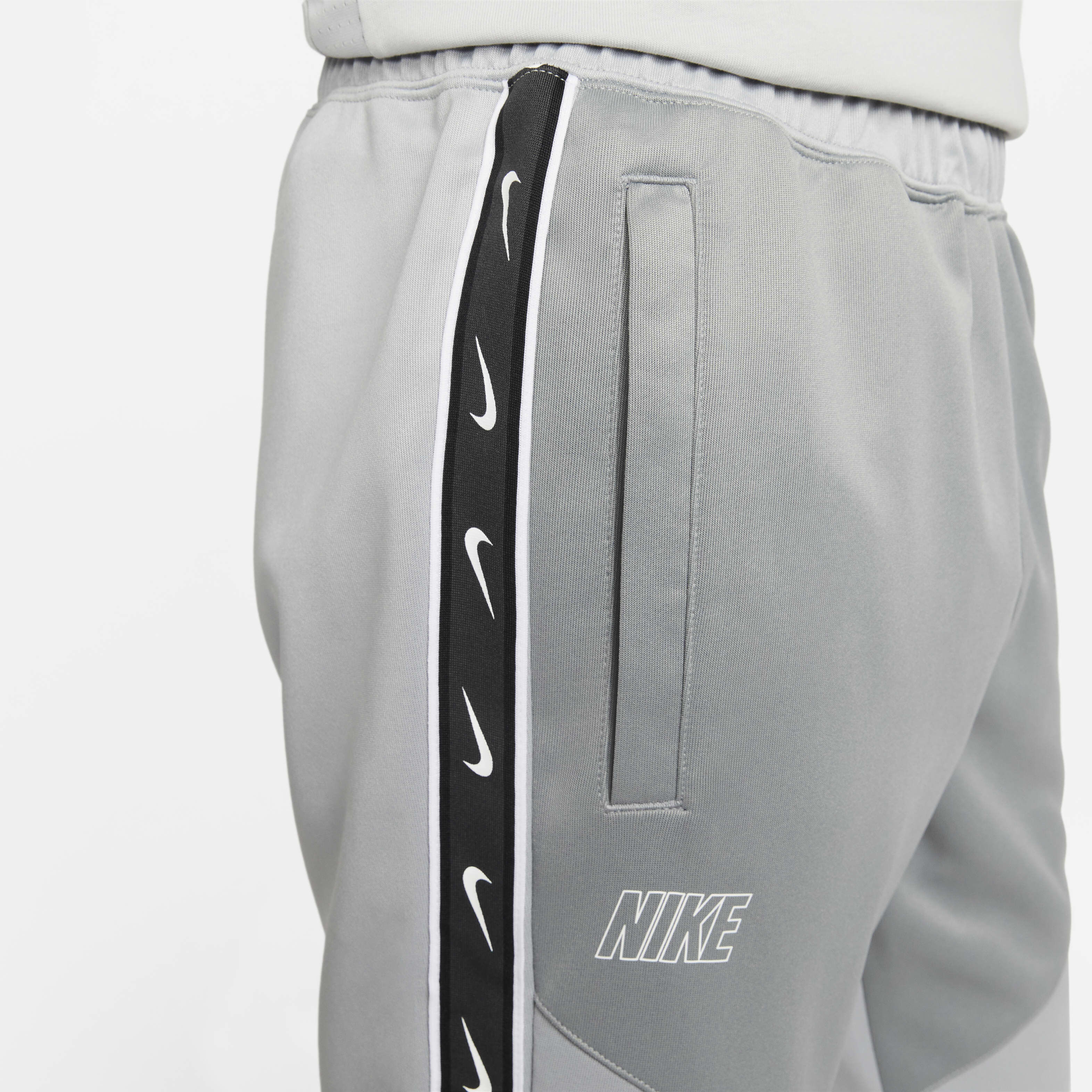 Nike Sportswear Repeat image number 2
