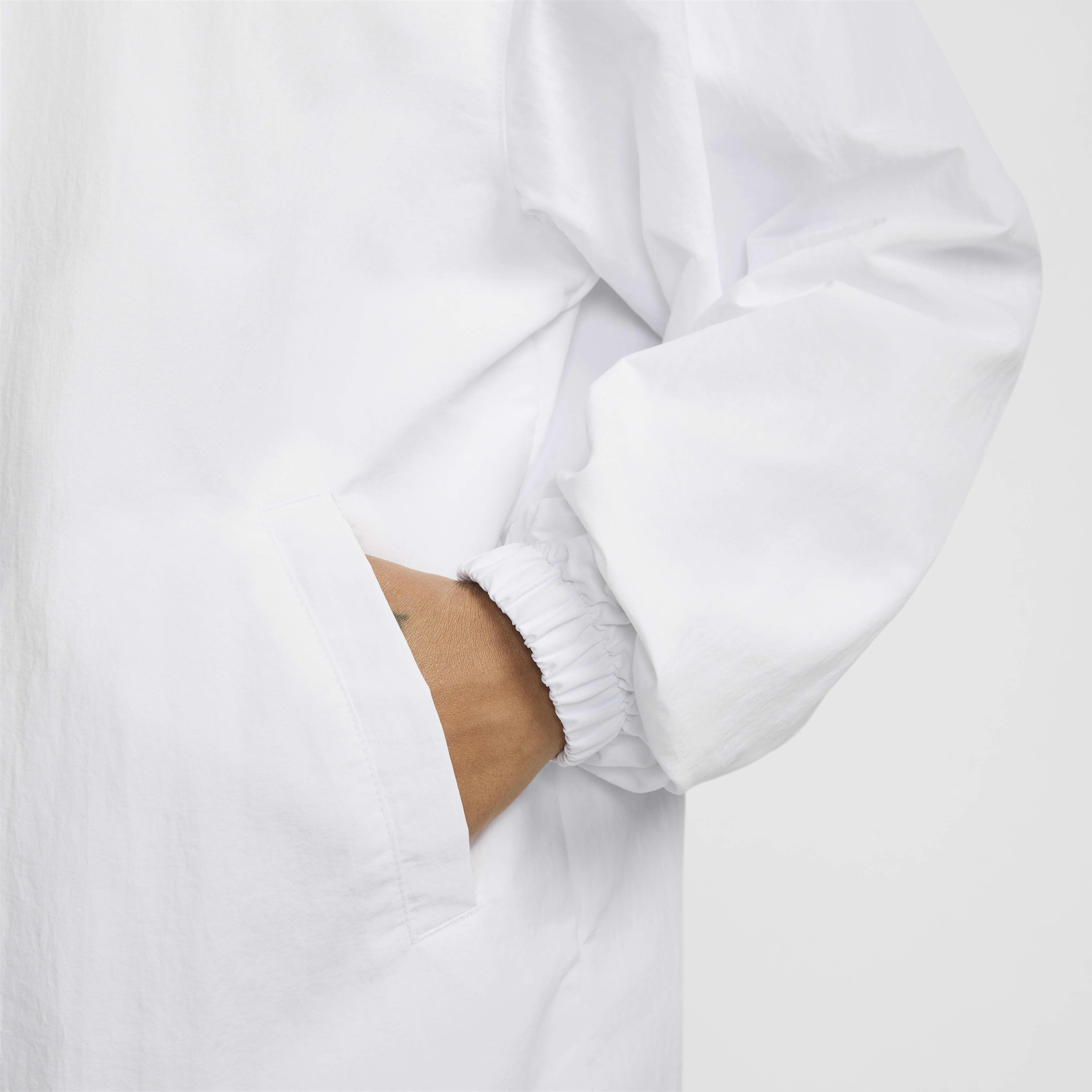 Nike Sportswear Essential image number 4