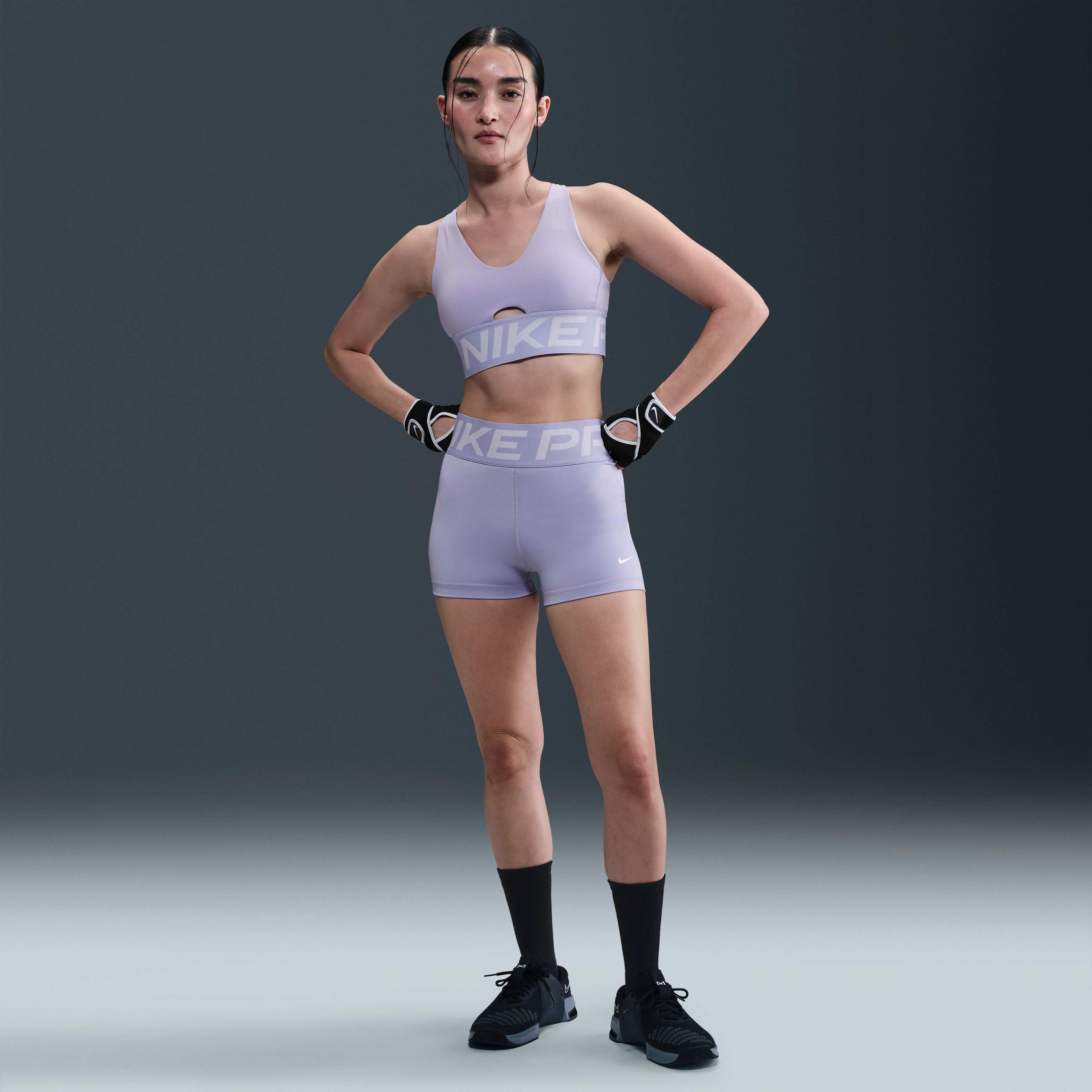 Nike Pro Indy Plunge image number 3