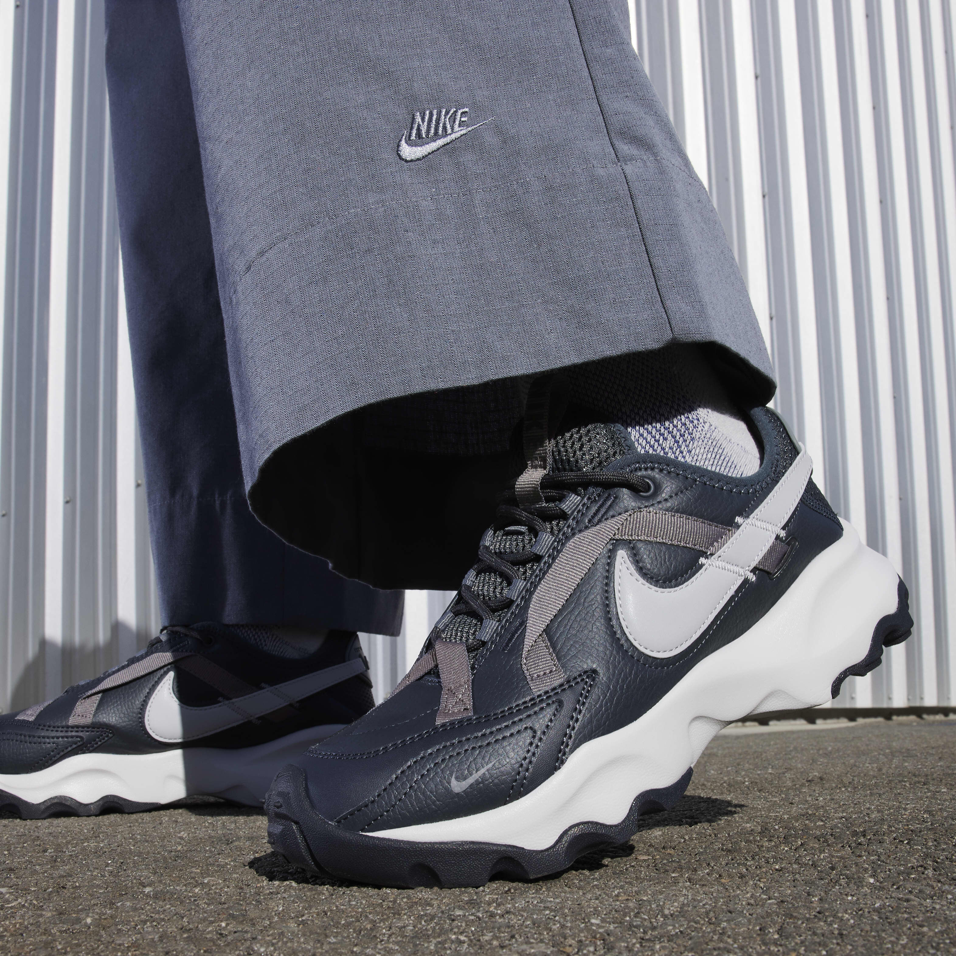 NIKE★WMNS TC 7900★ANTHRACITE/PLATINUM TINT/SMOKE GREY Nike Women's TC 7900 Shoes 'Anthracite/Smoke Grey' (DD9682
