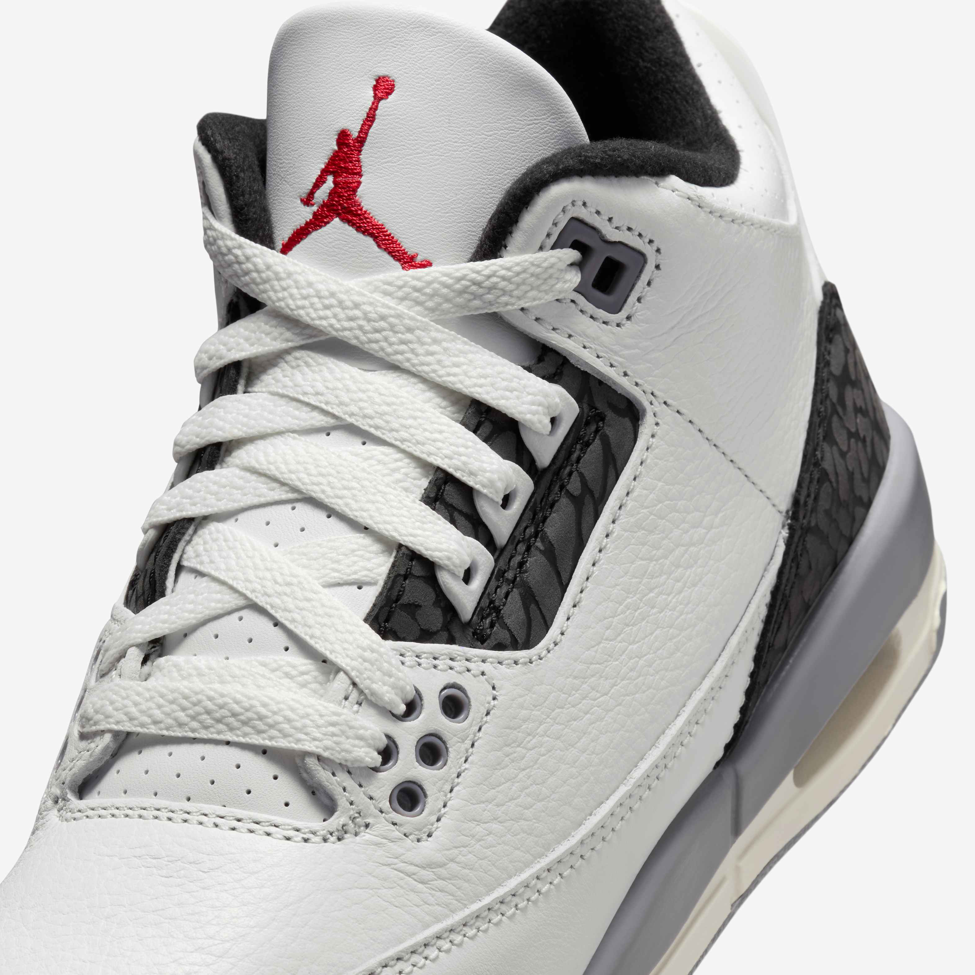 Air Jordan 3 Retro image number 6