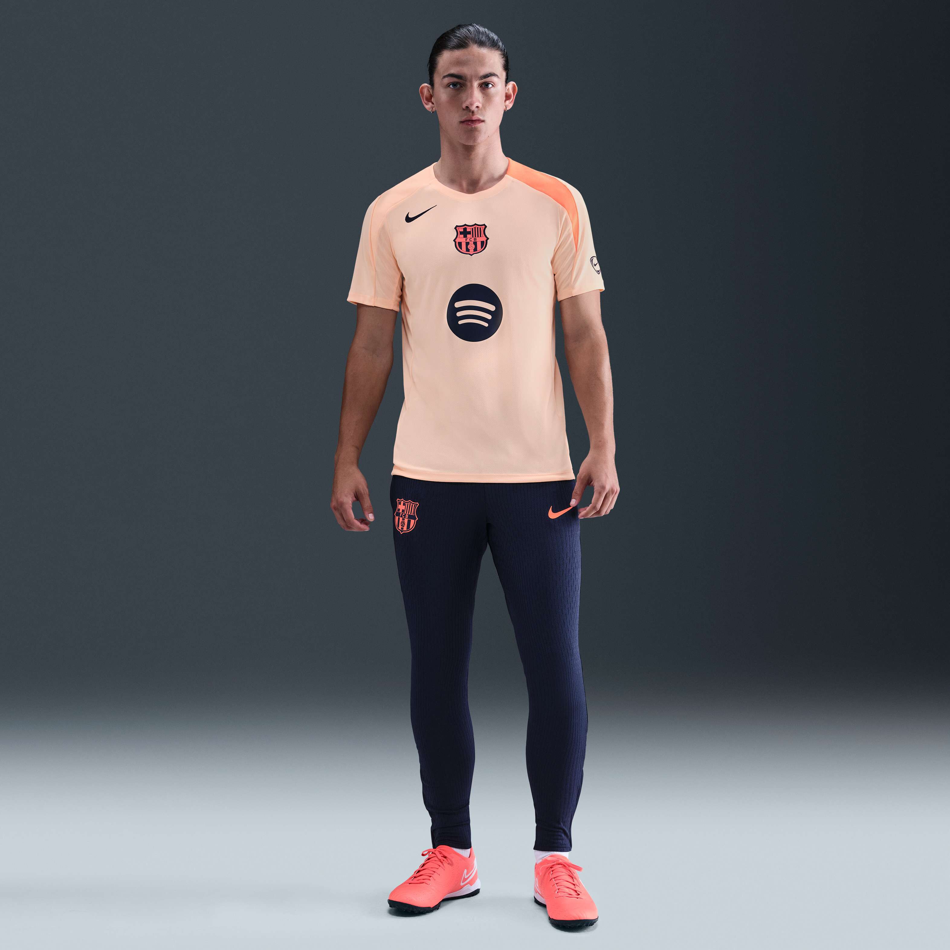 F.C. Barcelona Strike Third image number 3