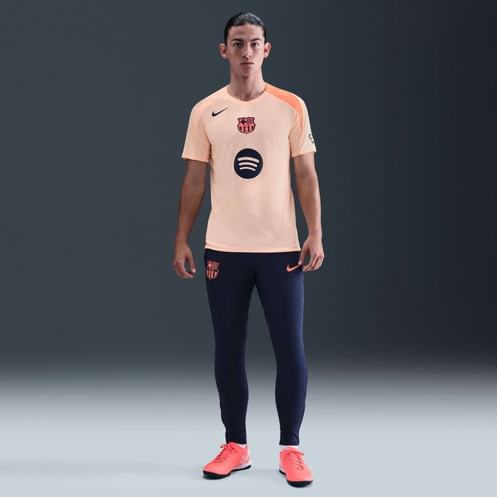 برشلونة سترايك البديل image number 3 برشلونة سترايك البديل image number 3