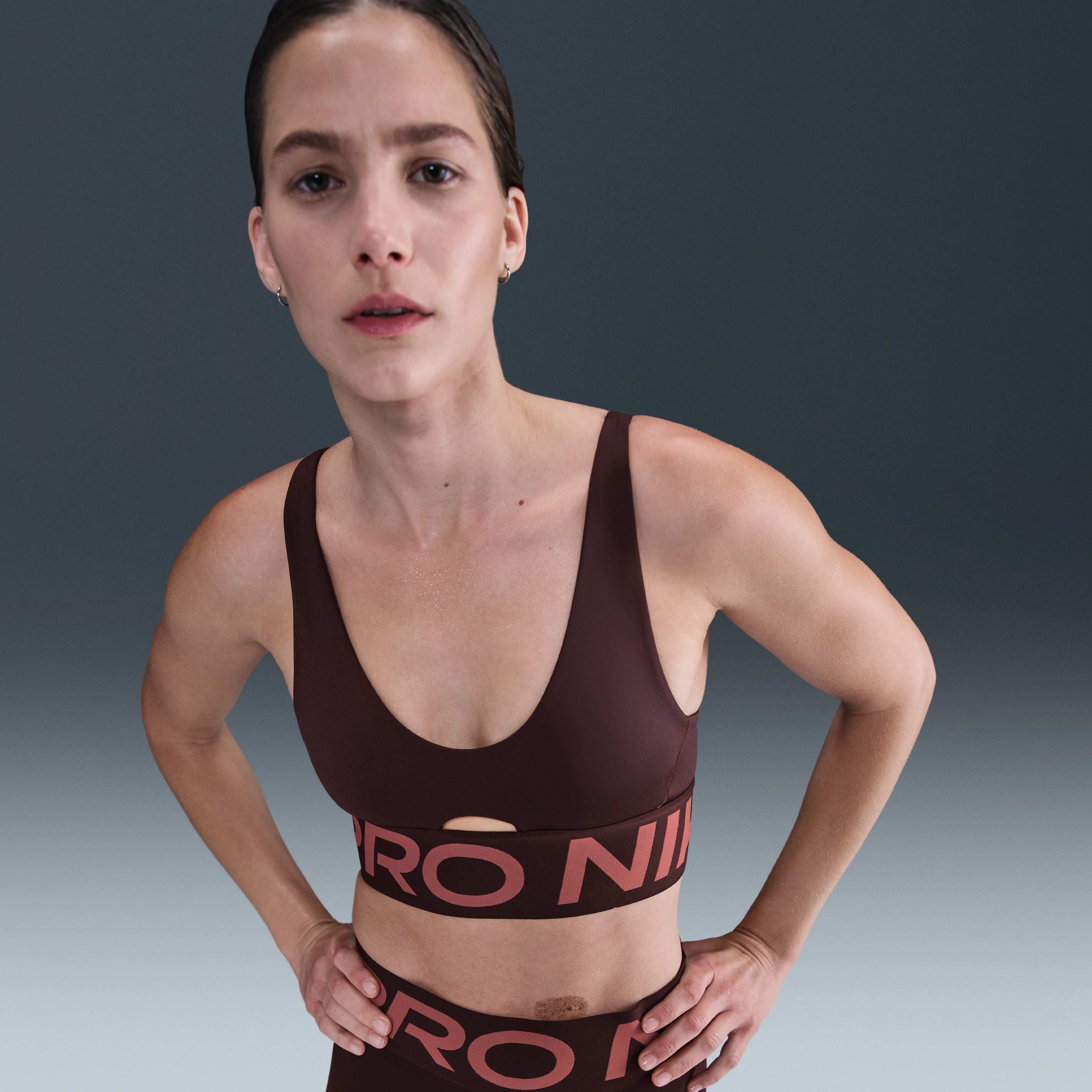 Nike Pro Indy Plunge image number 0