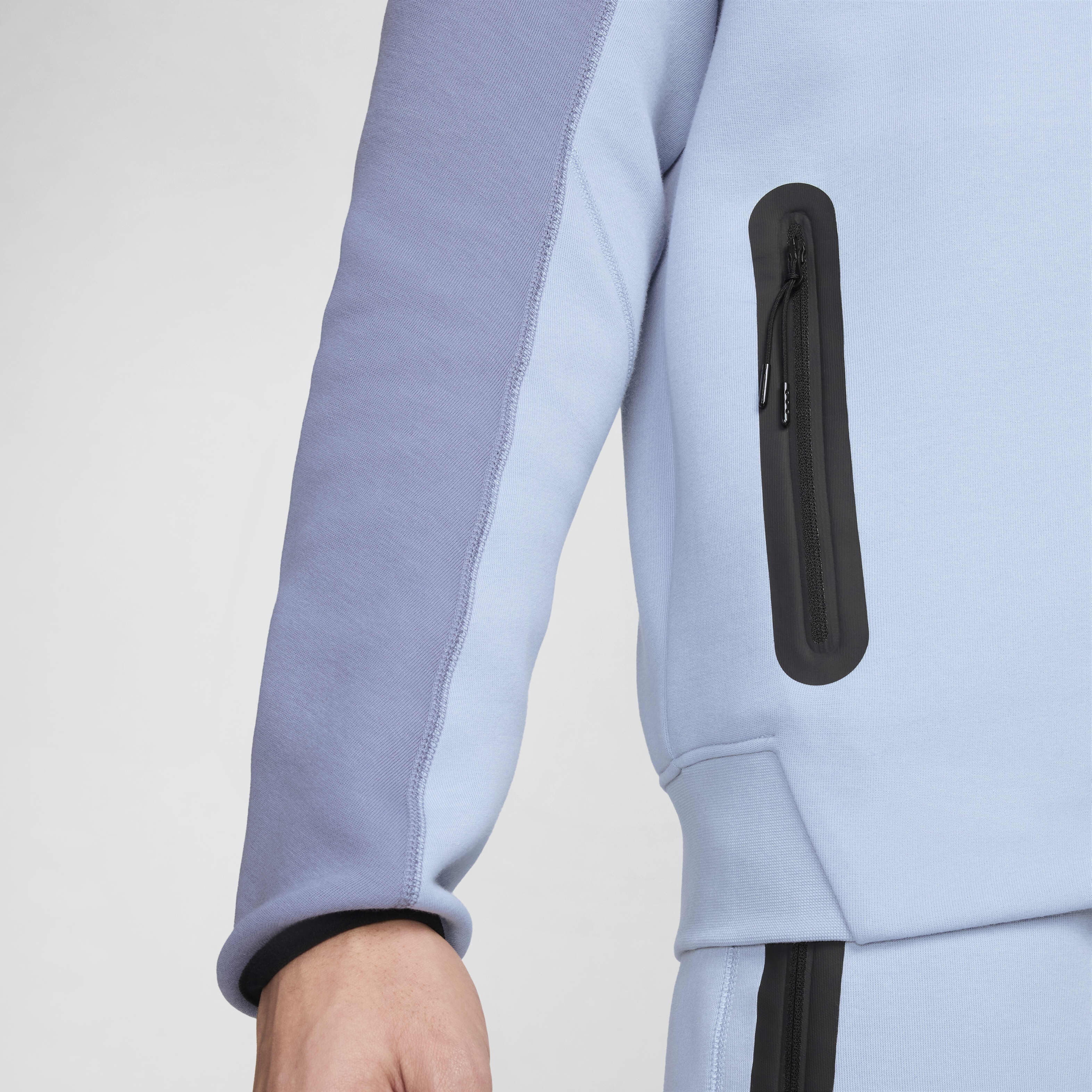 نايكي سبورتسوير تك فليس ويندرانر image number 5