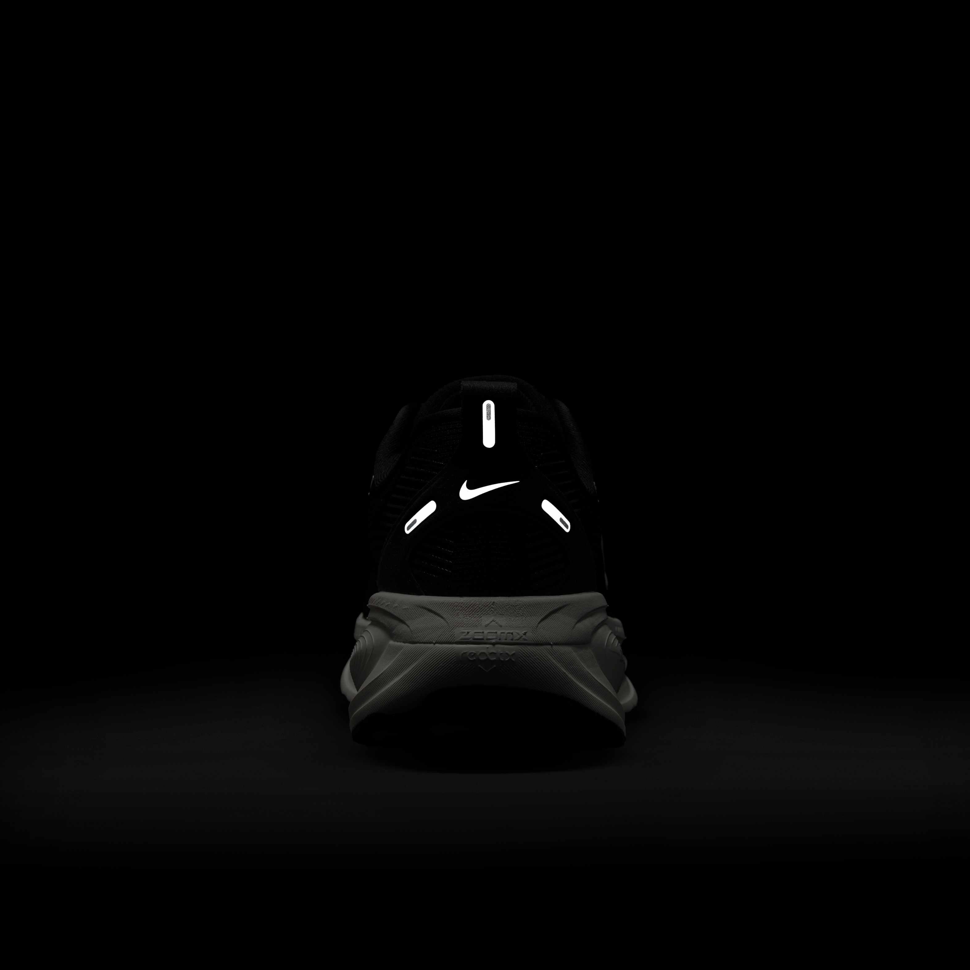 Nike Vomero 18 image number 8