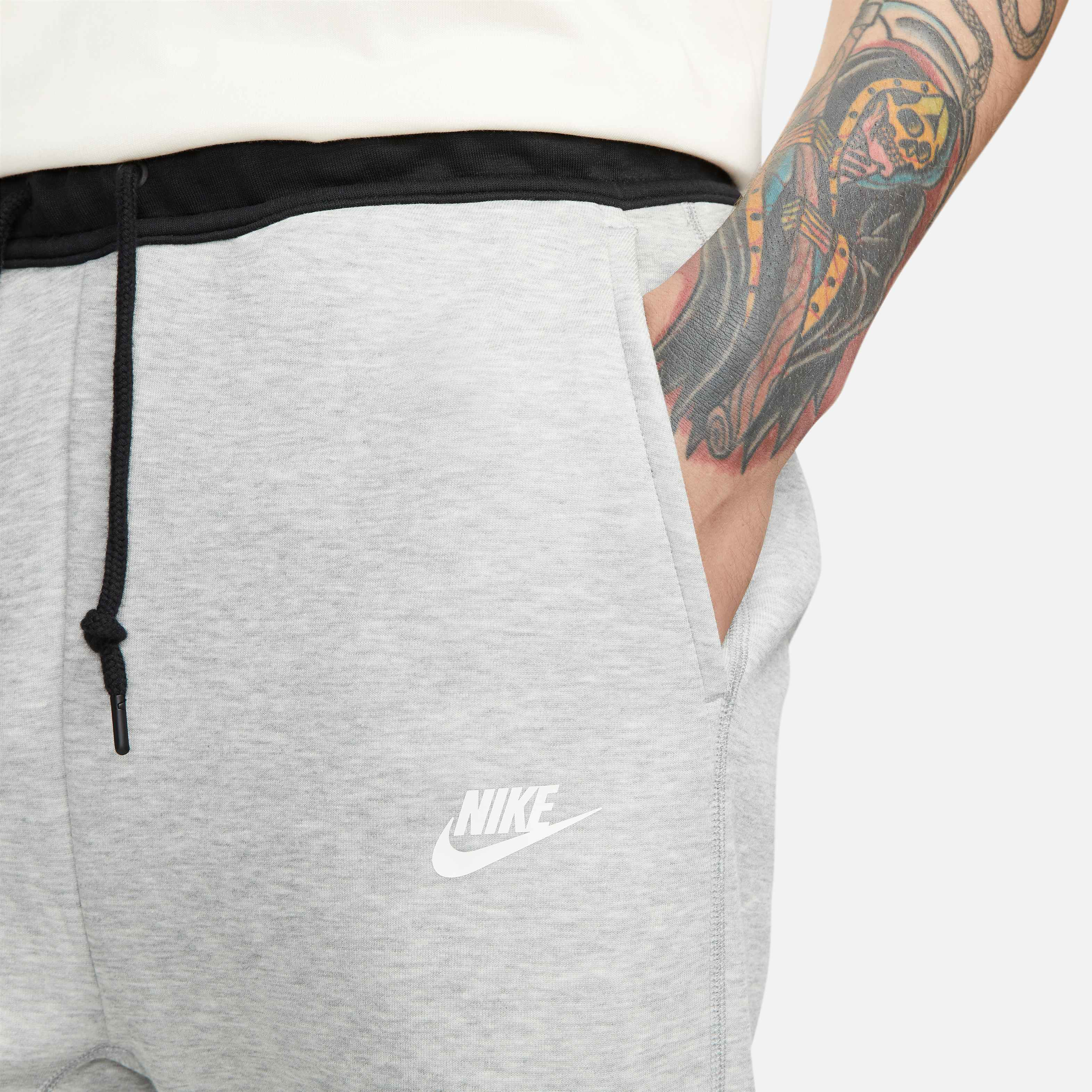 Nike Sportswear Tech Fleece image number 2