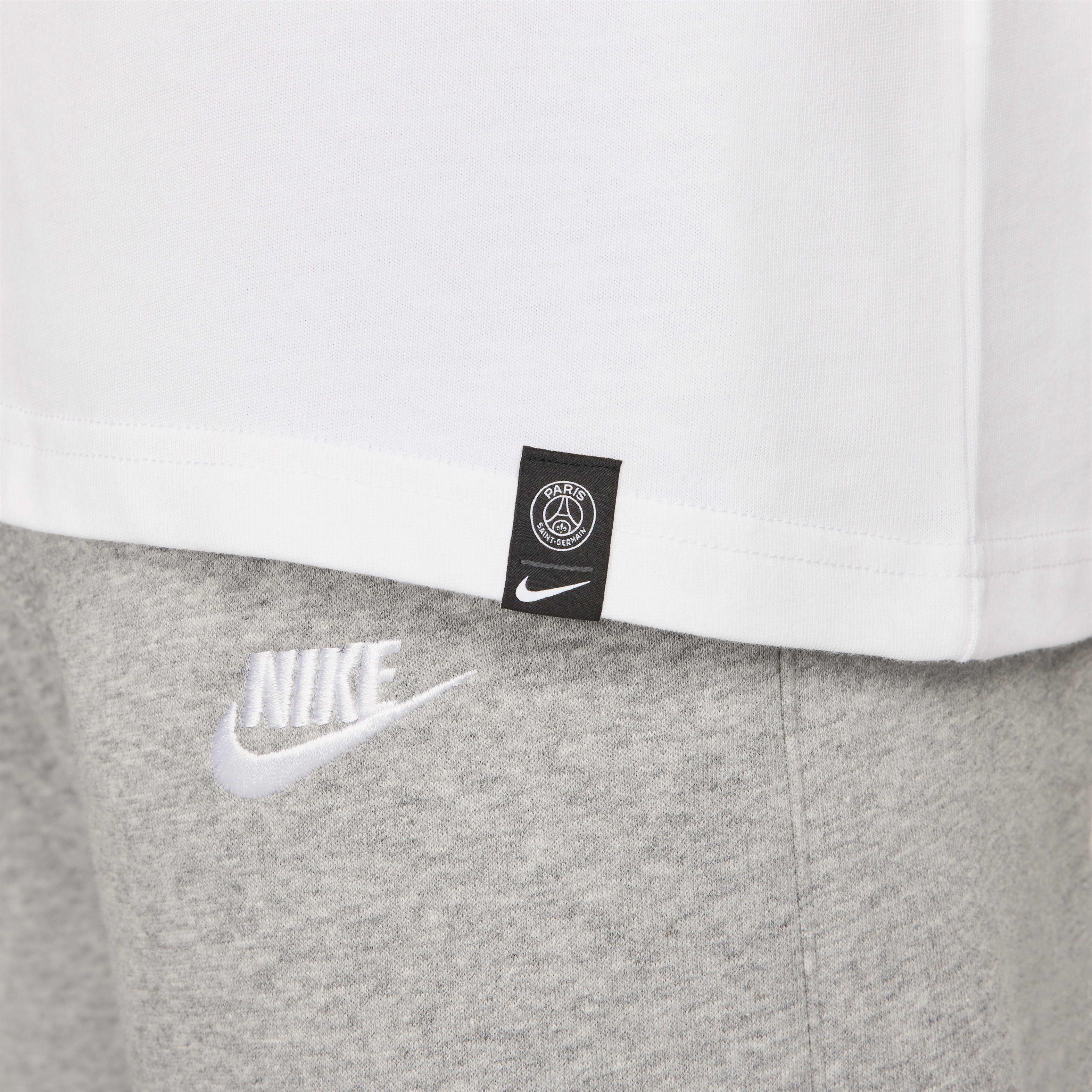 Paris Saint-Germain Premium Essentials image number 4