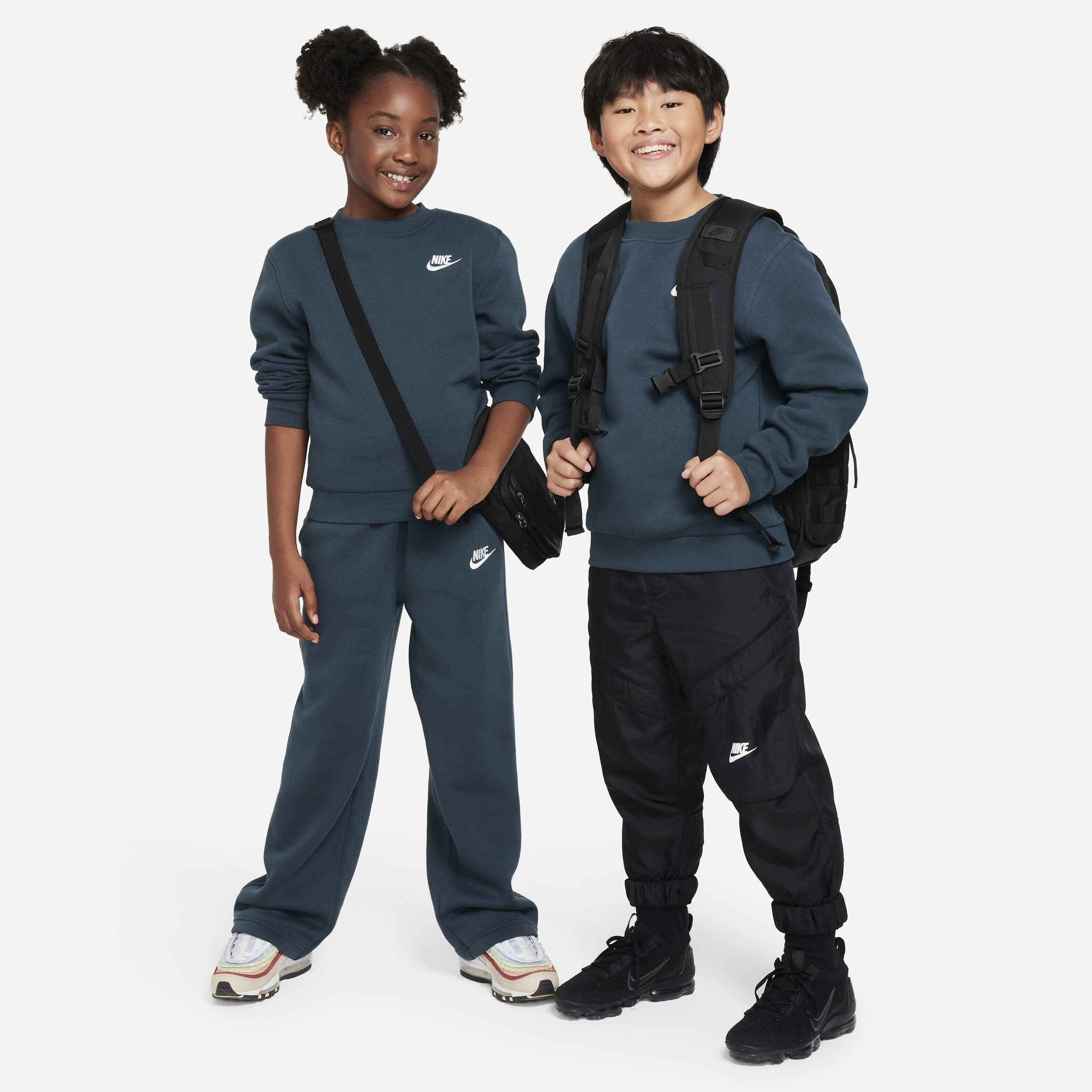 نايكي سبورتسوير كلوب فليس image number 3