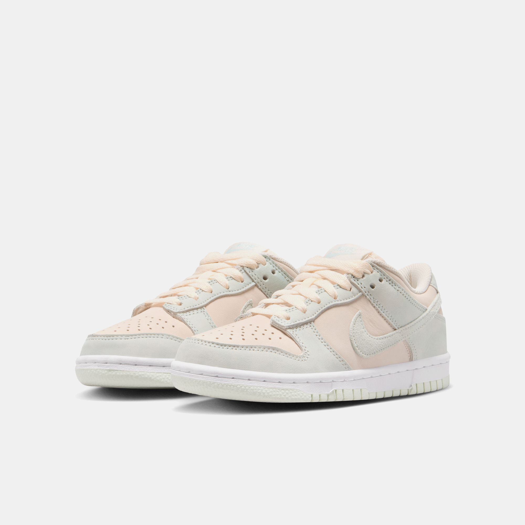 Nike Dunk Low Suede image number 2