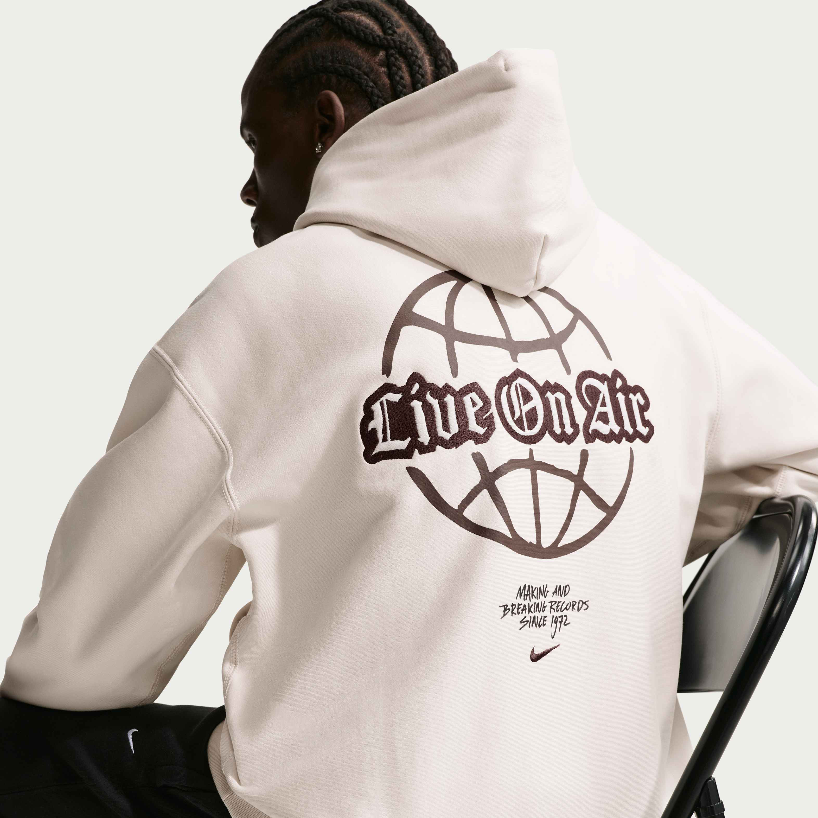 Nike Solo Swoosh image number 2