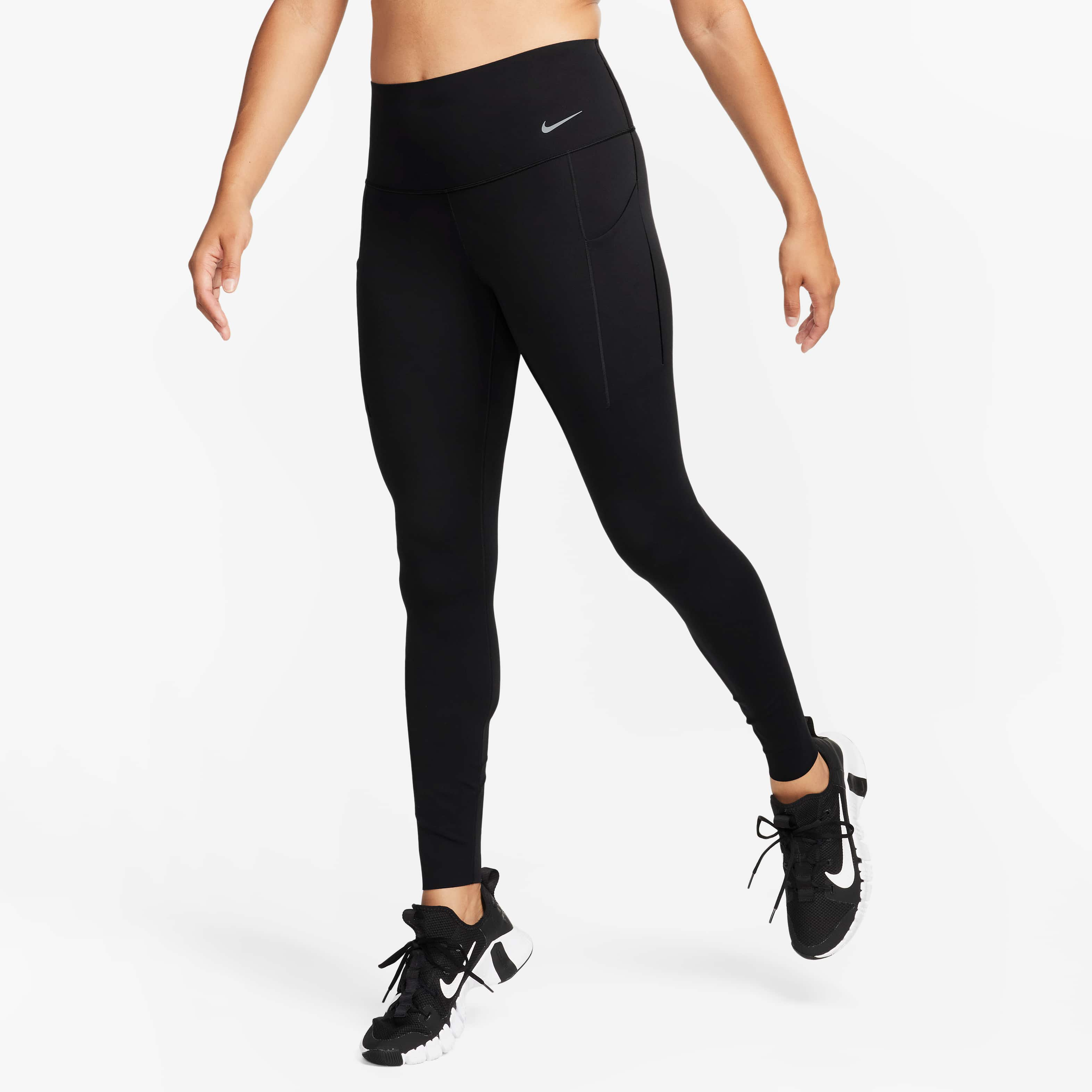 نايكي يونيفيرسا image number 2