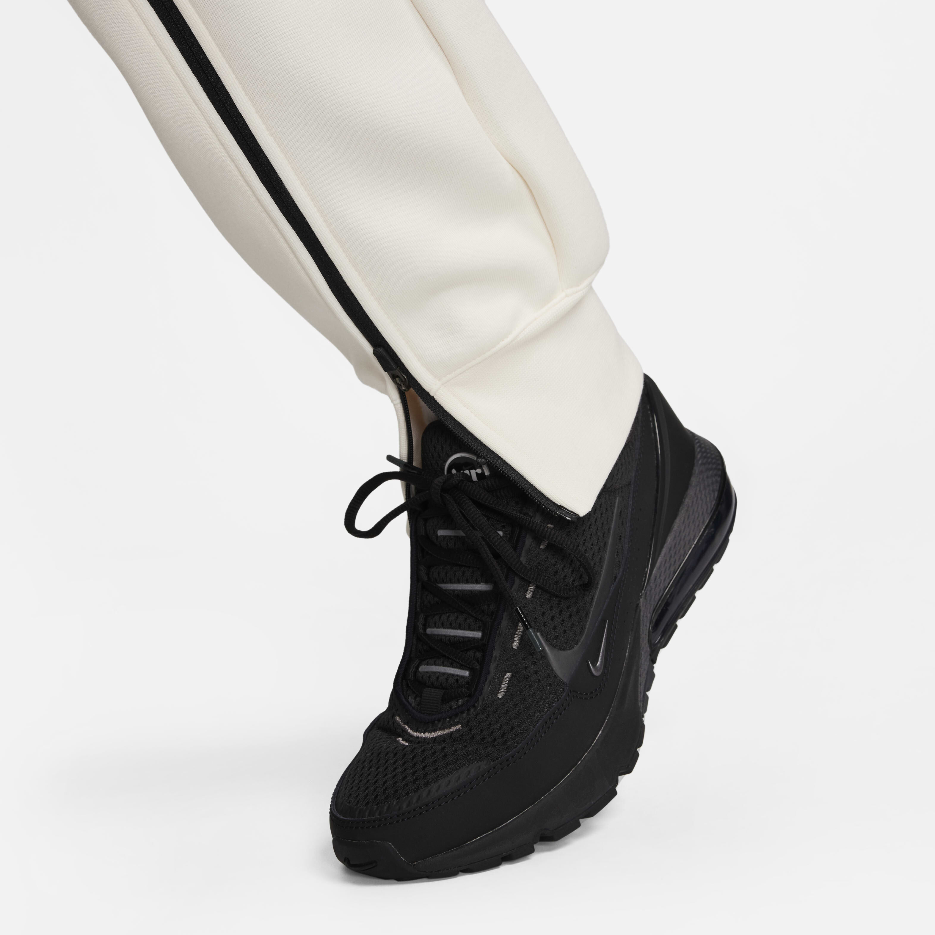 Nike Sportswear Tech Fleece image number 3