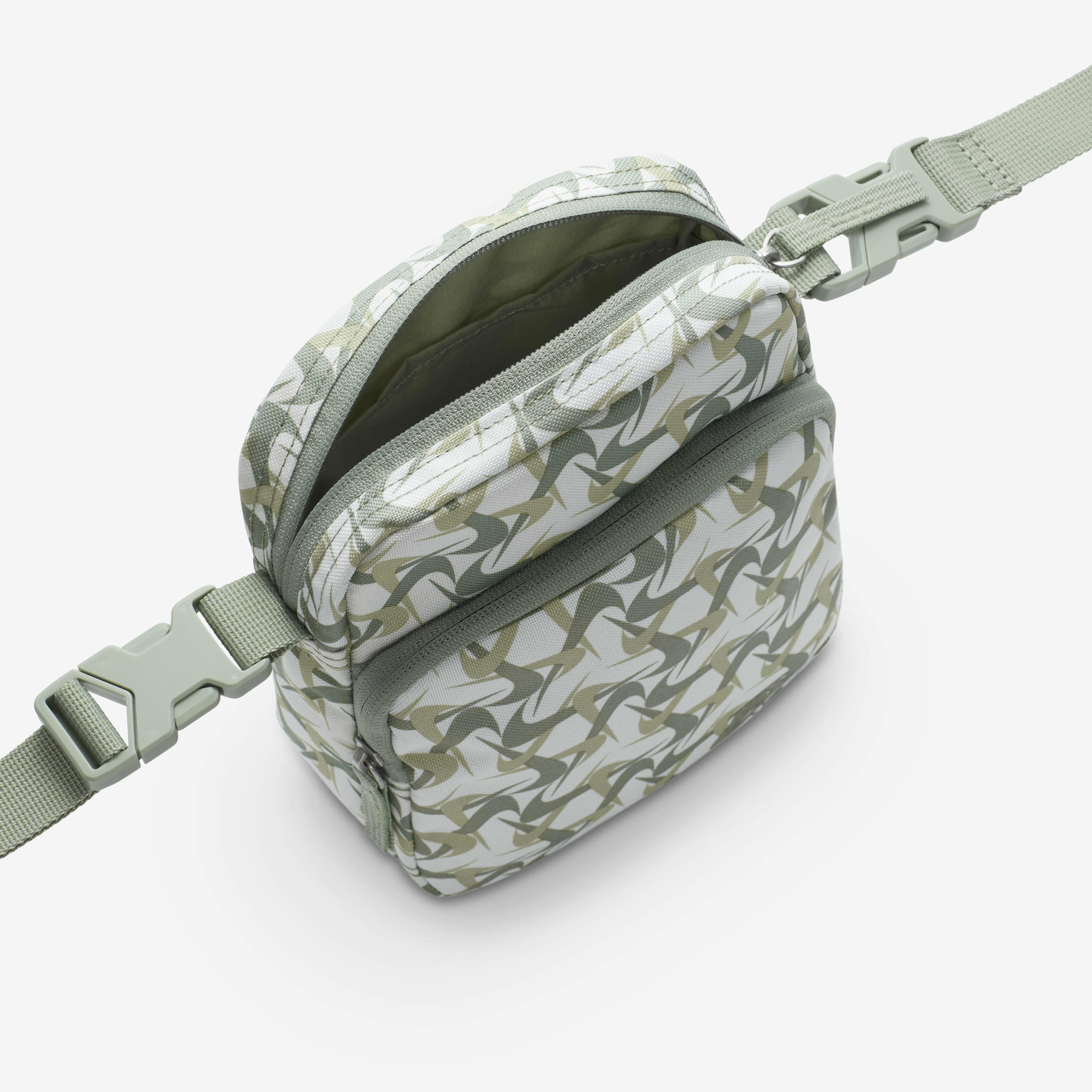 نايكي هيرتج image number 4