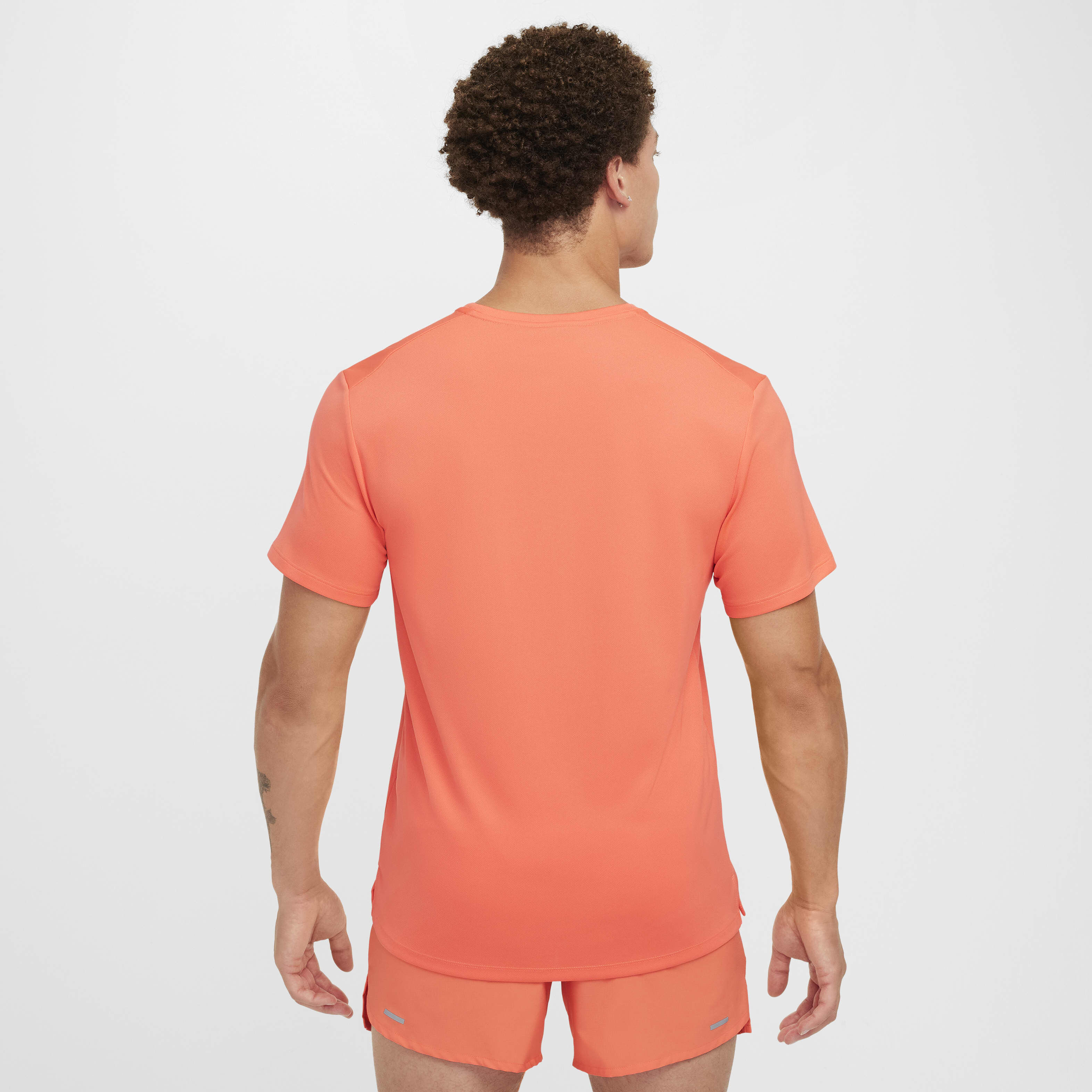 نايكي ميلر image number 1