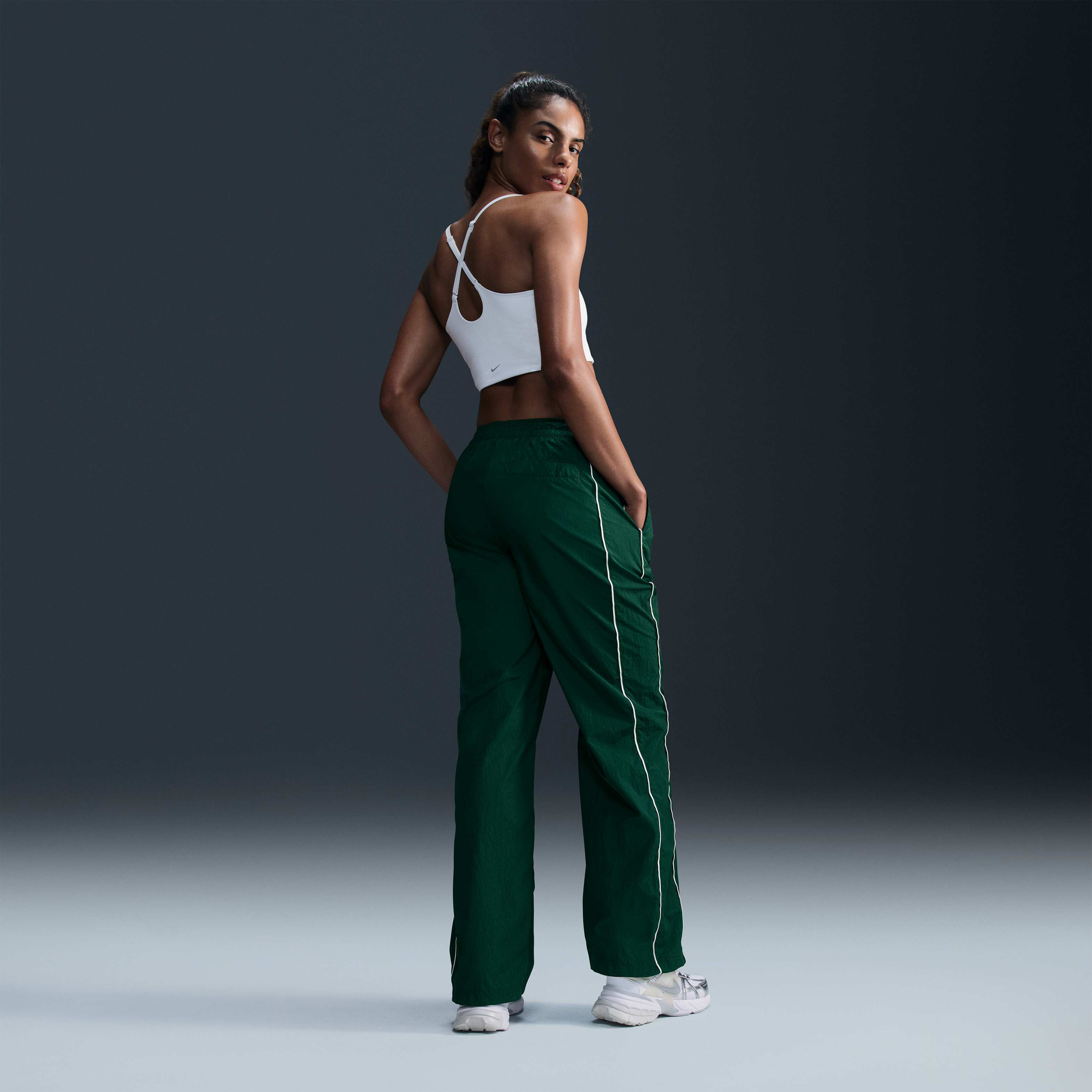 نايكي ويندرانر image number 4