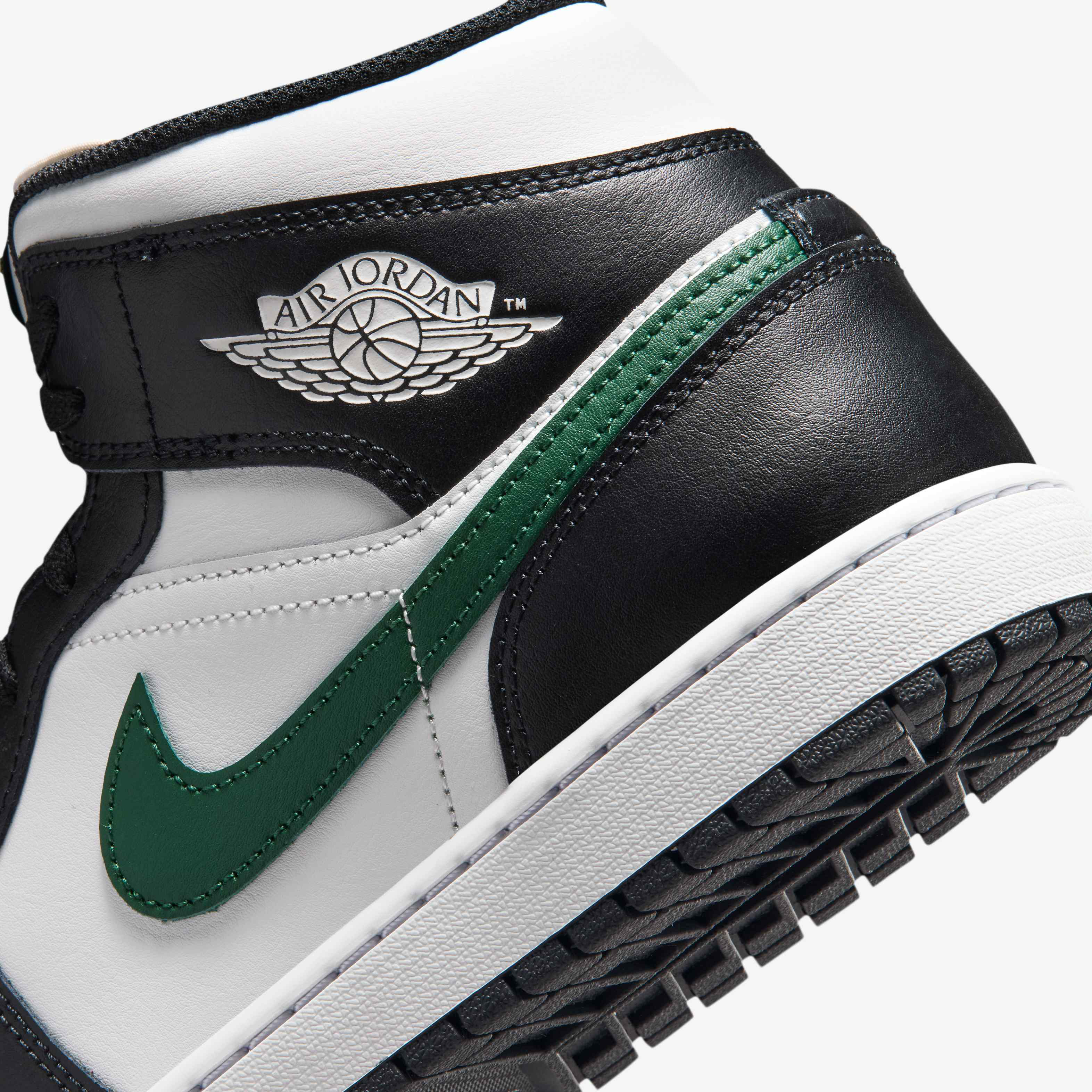 Air Jordan 1 Mid image number 7