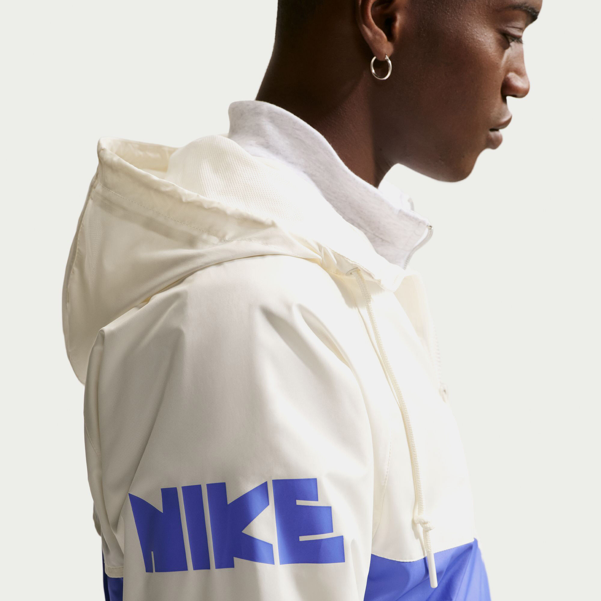 Nike Windrunner image number 4