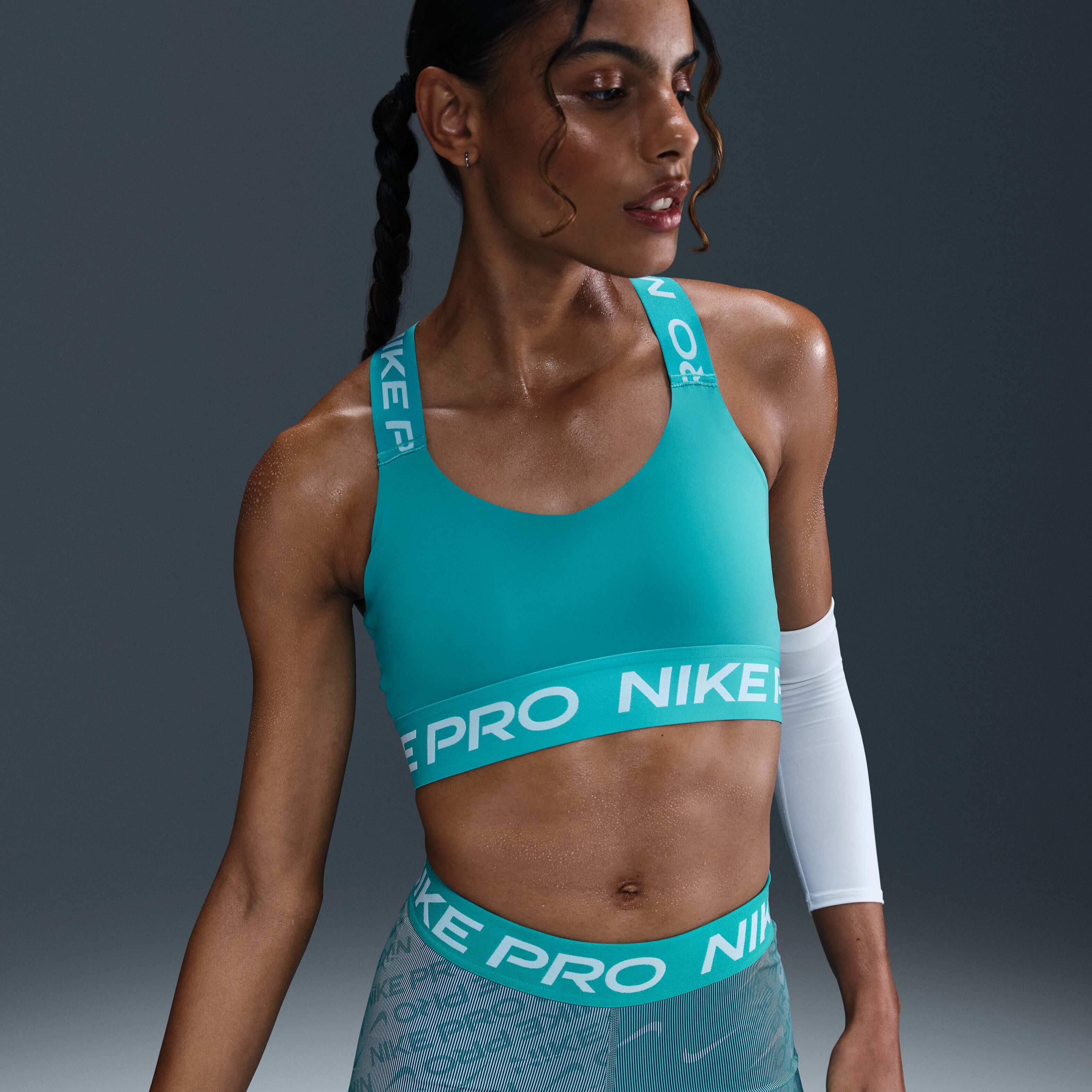 Nike Pro image number 0