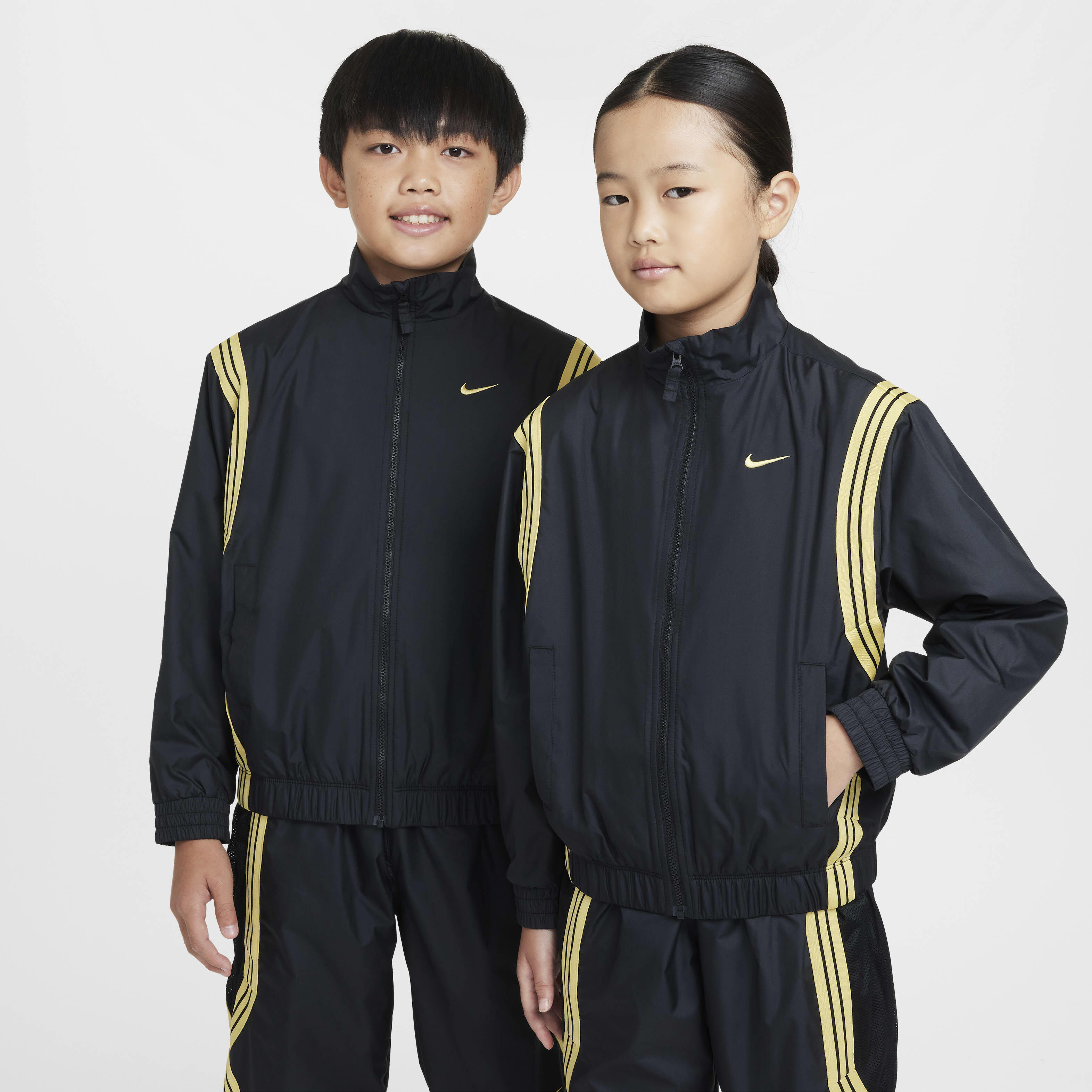 Buy Nike Crossover Older Kids' Repel Basketball Jacket - Black/Infinite  Gold | Nike Kuwait Official