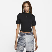 Nike Sportswear Essentials