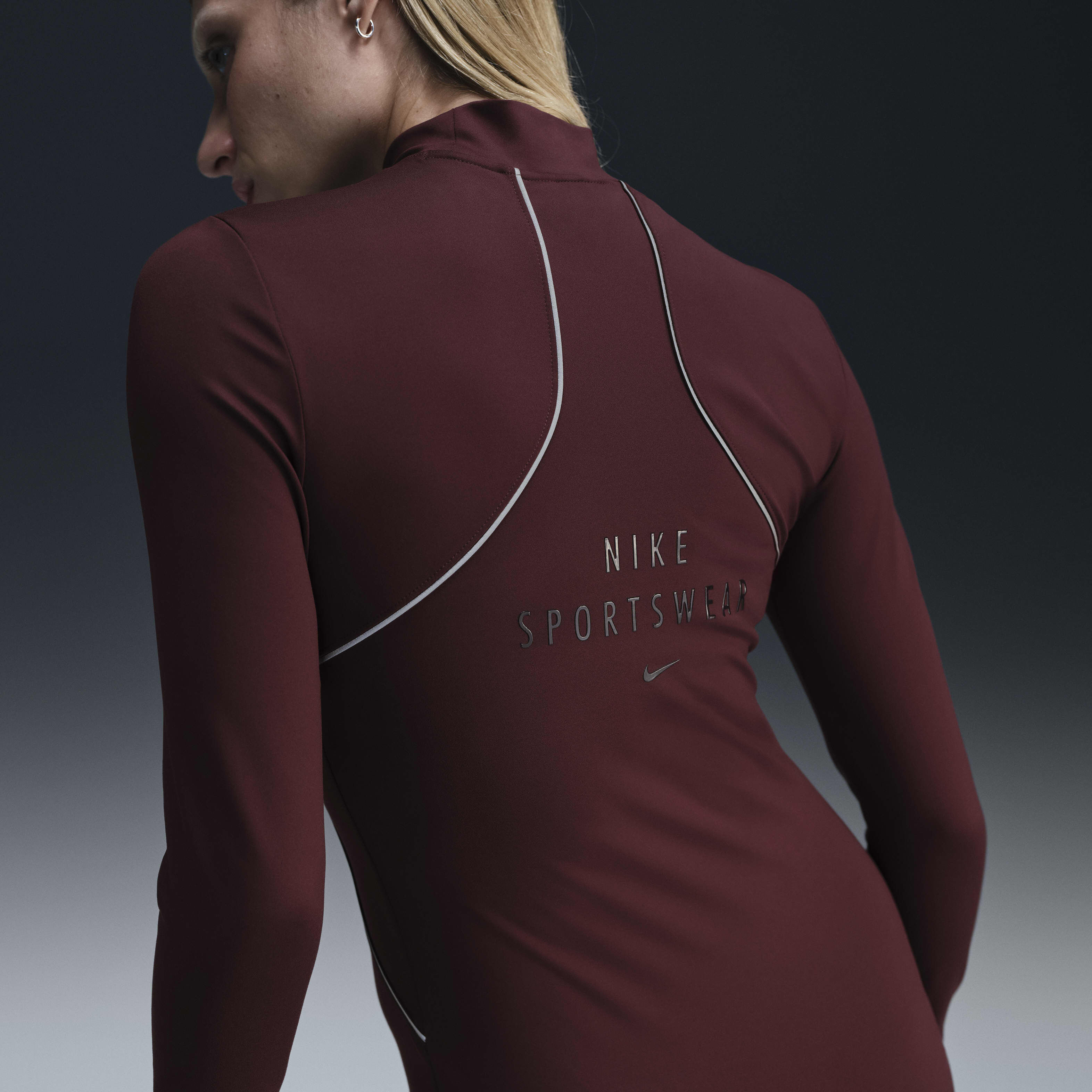 نايكي سبورتسوير image number 1