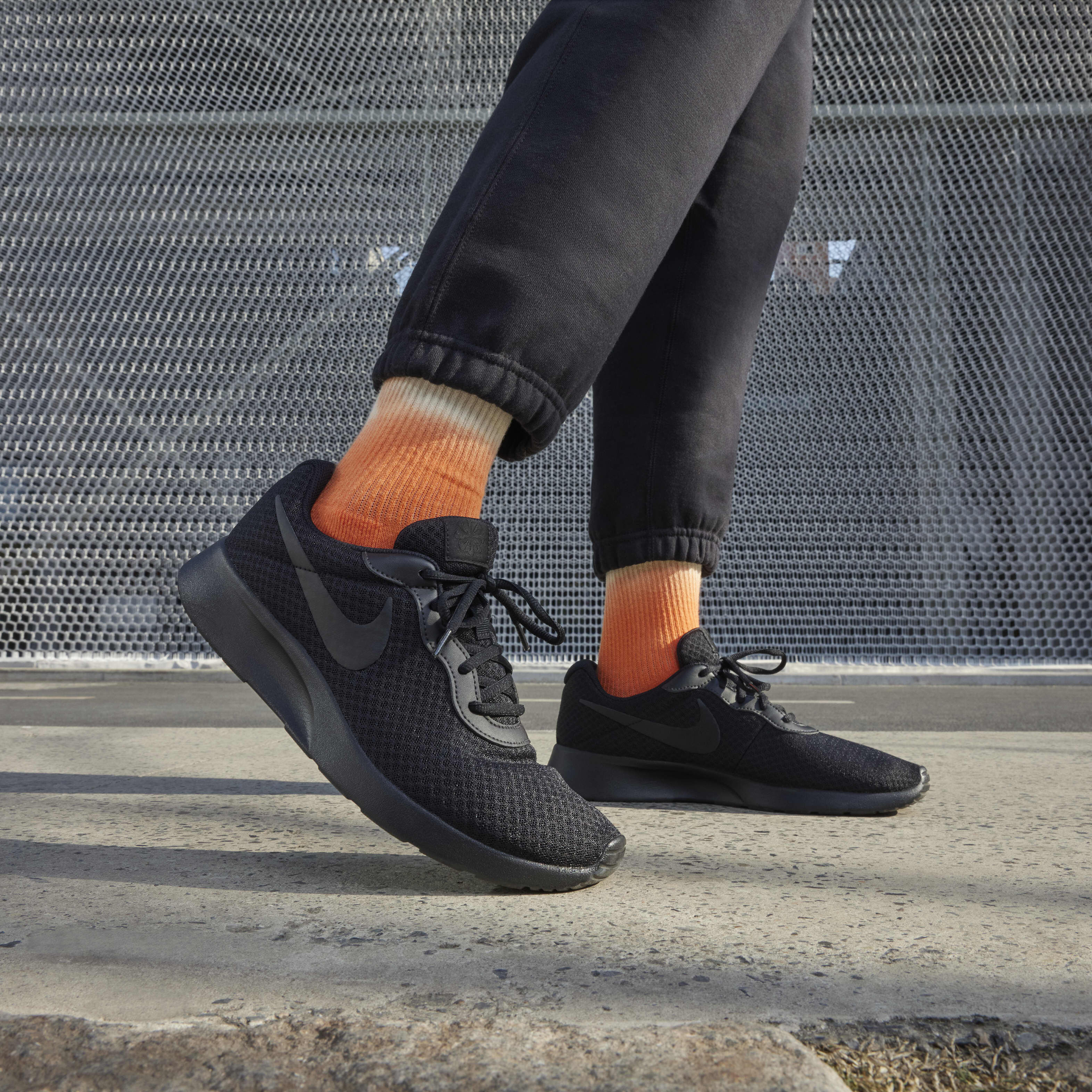 Buy Nike Tanjun Men s Shoes Nike Kuwait Official