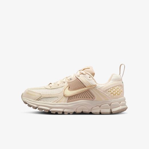 Vomero-Nike, Nike Vomero 5, Older Kids' Shoes with Reflective Design Accents Vomero-Nike, Nike Vomero 5, Older Kids' Shoes with Reflective Design Accents
