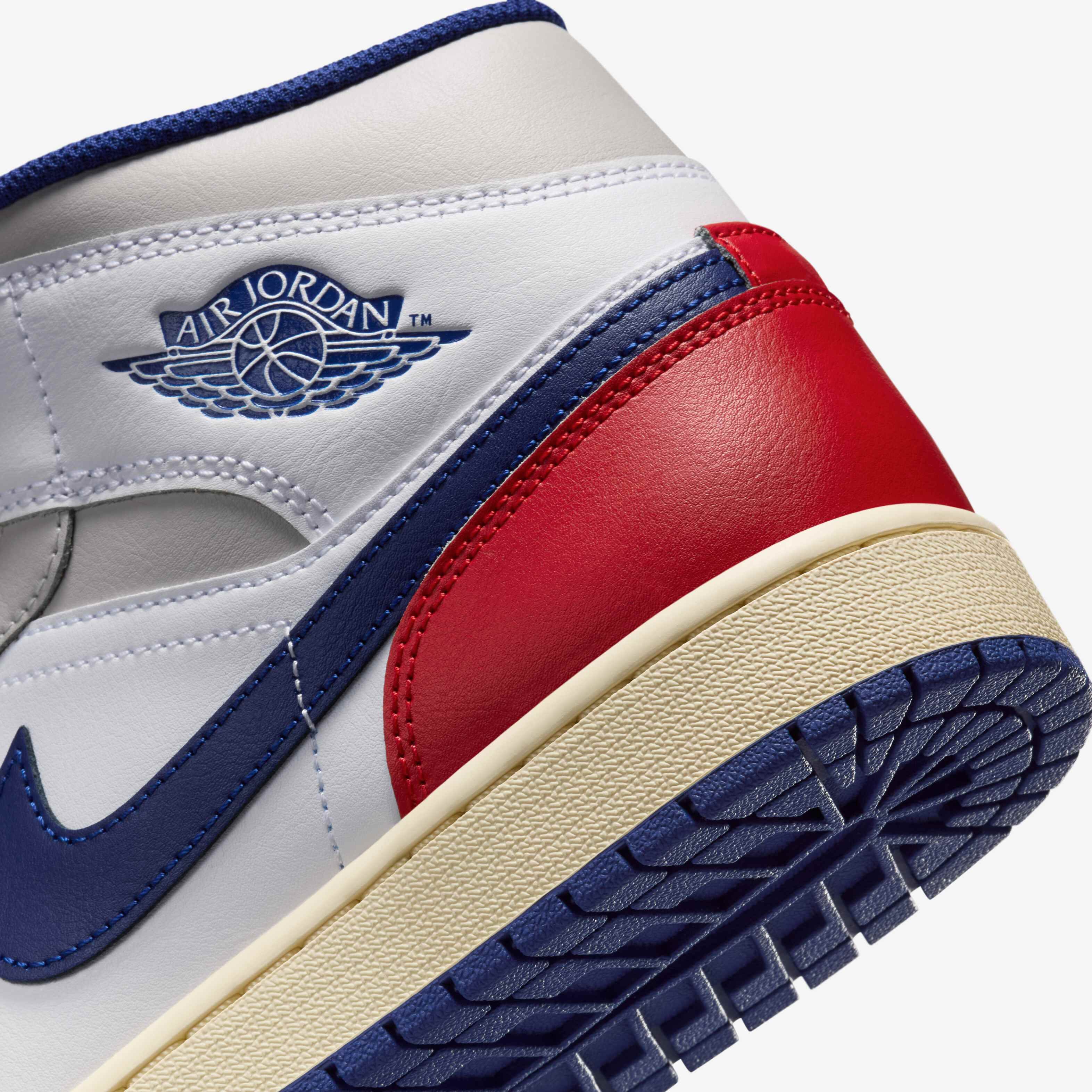 Air Jordan 1 Mid image number 7