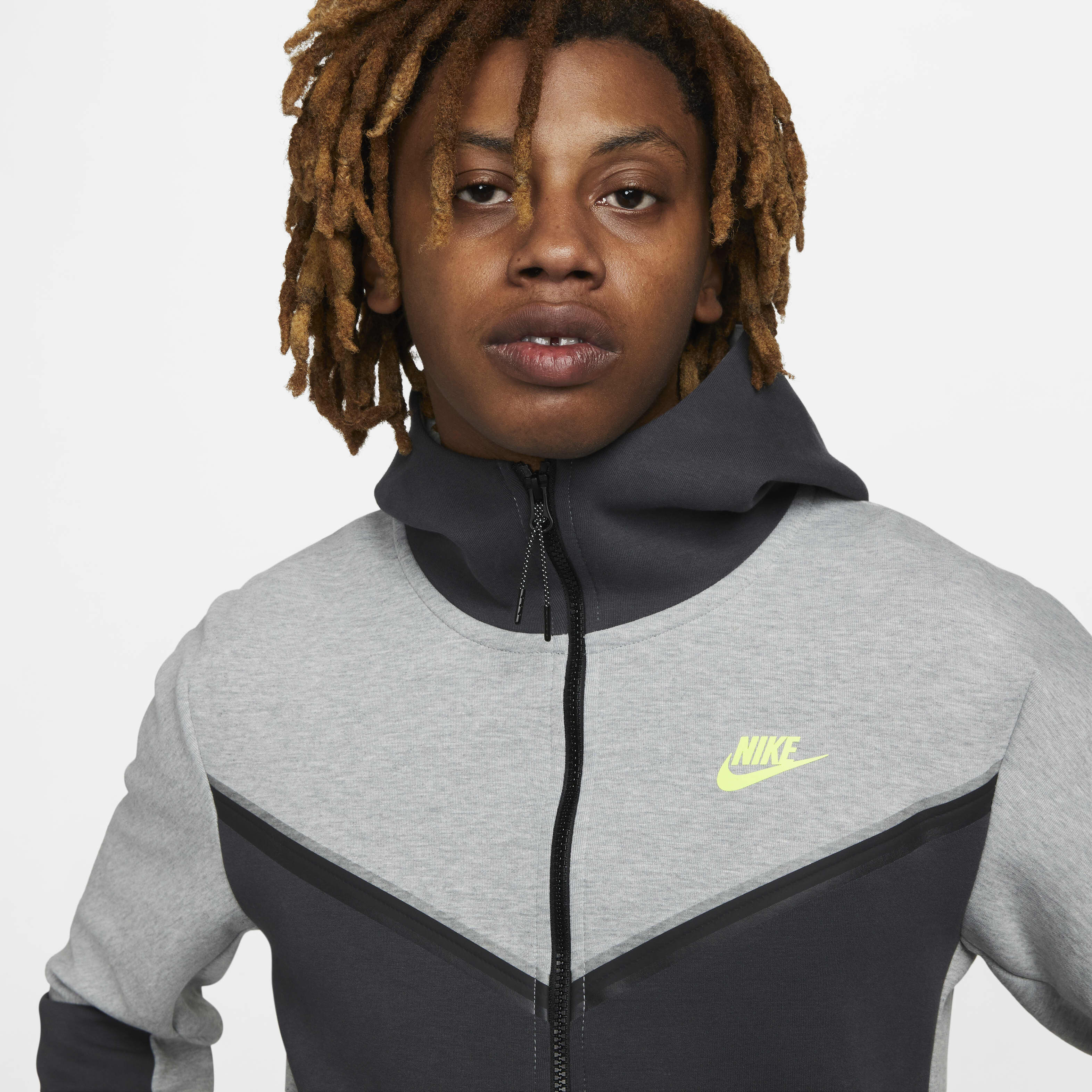 Nike Sportswear Tech Fleece image number 2