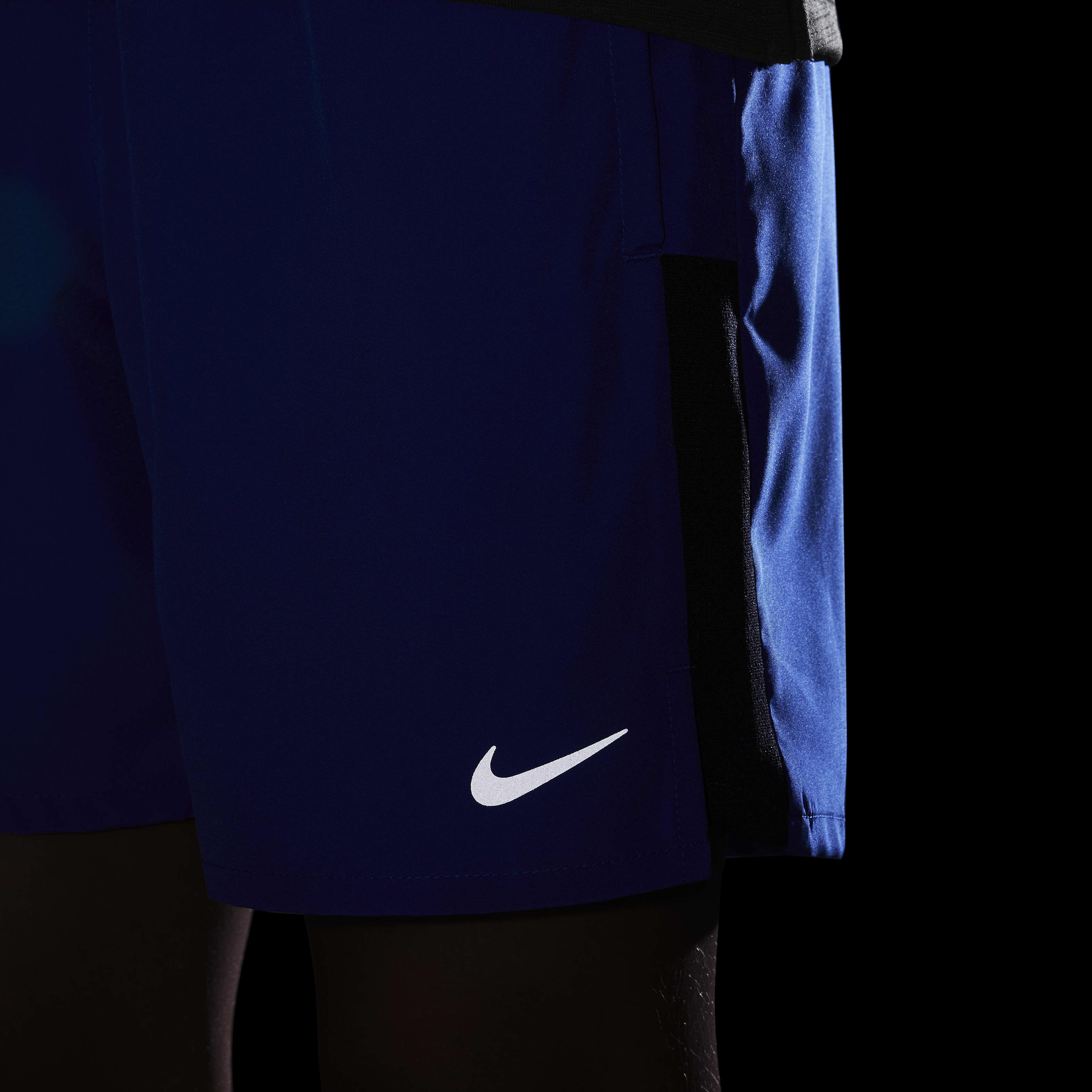 Nike Dri-FIT Challenger image number 7