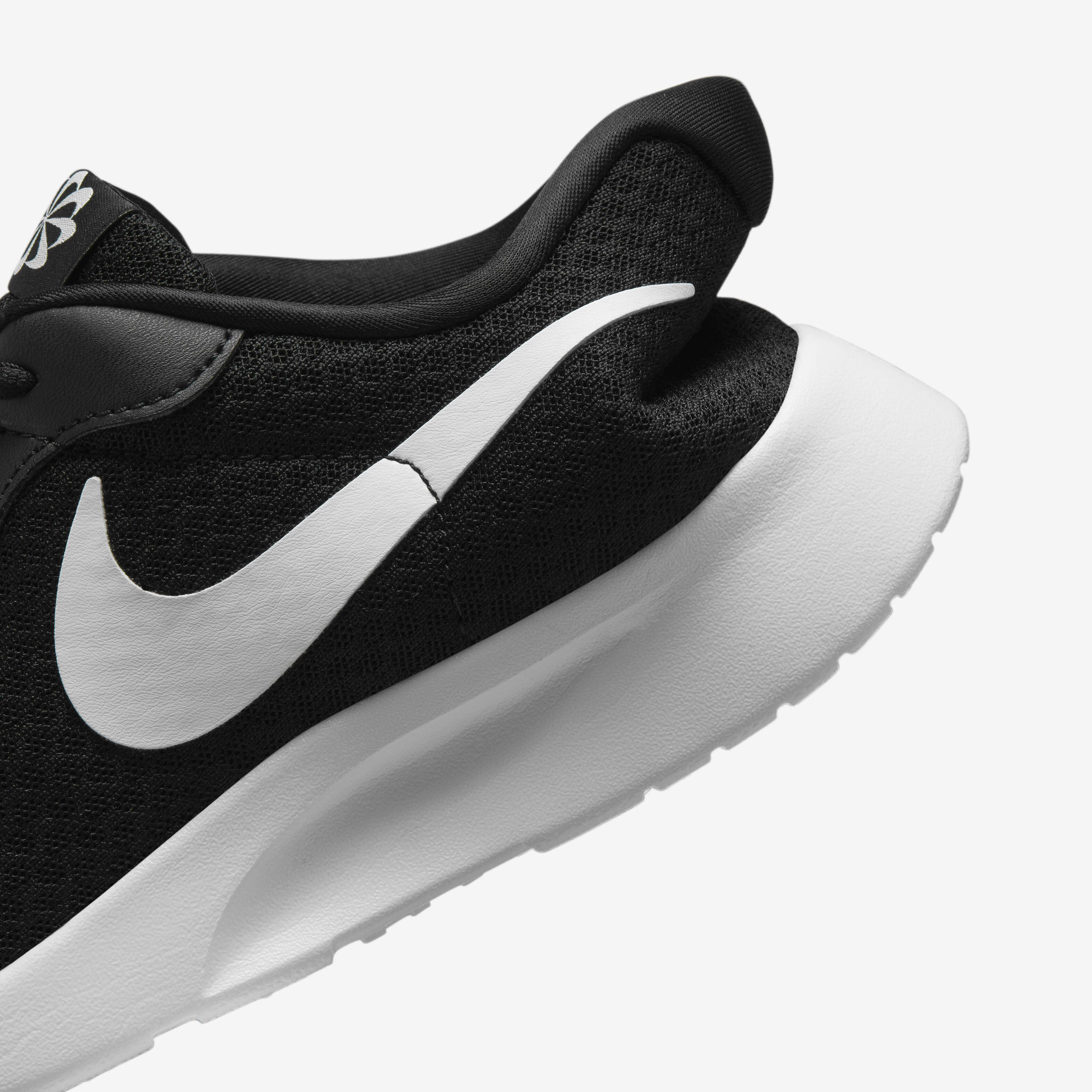 Buy Nike Tanjun EasyOn Women s Shoes Nike Kuwait Official