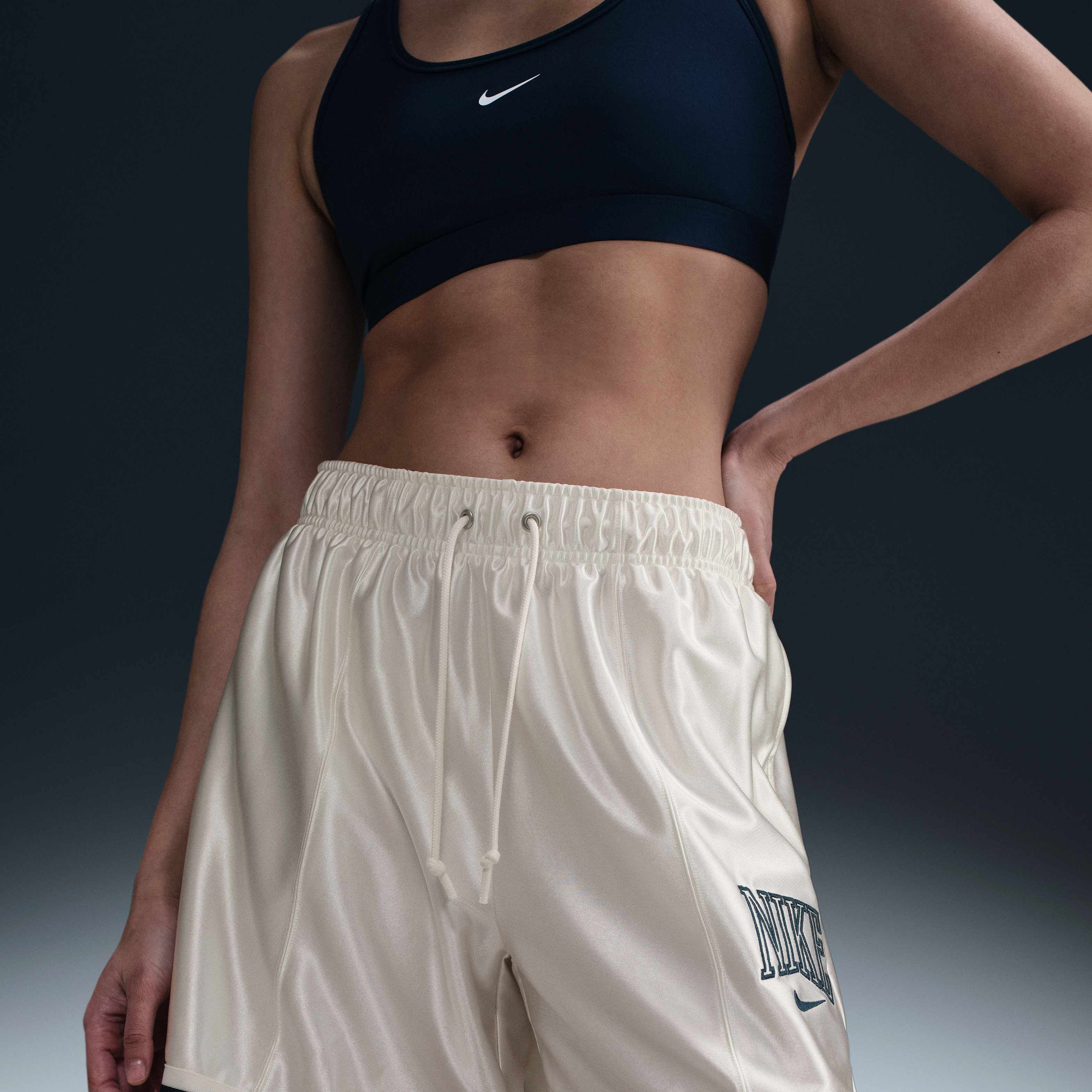 ショートパンツ NIKE Woman Short White HJ0163 133 NIKE Loose fit shorts with Swoosh graphics HJ0163 | Urbanstaroma