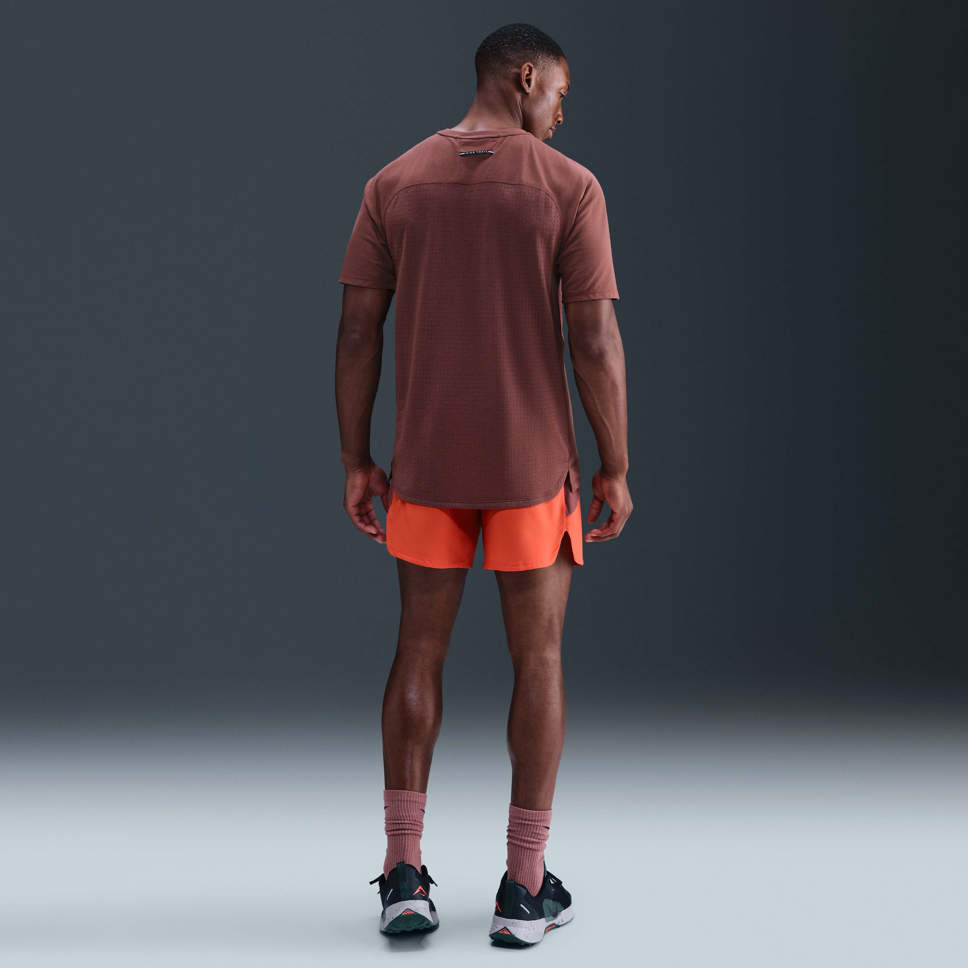 نايكي سولار تشيس image number 4