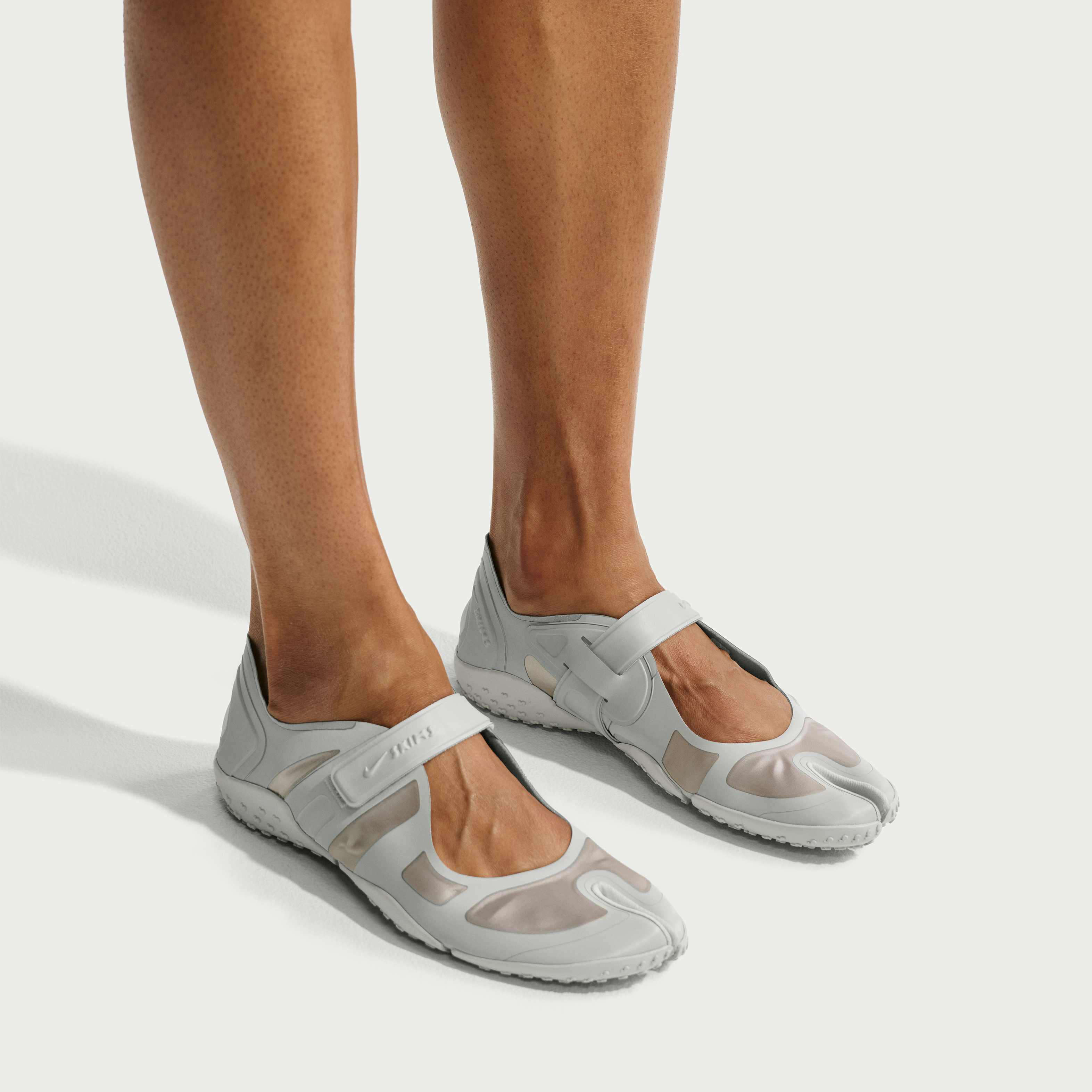 NikeSKIMS Rift Satin image number 10