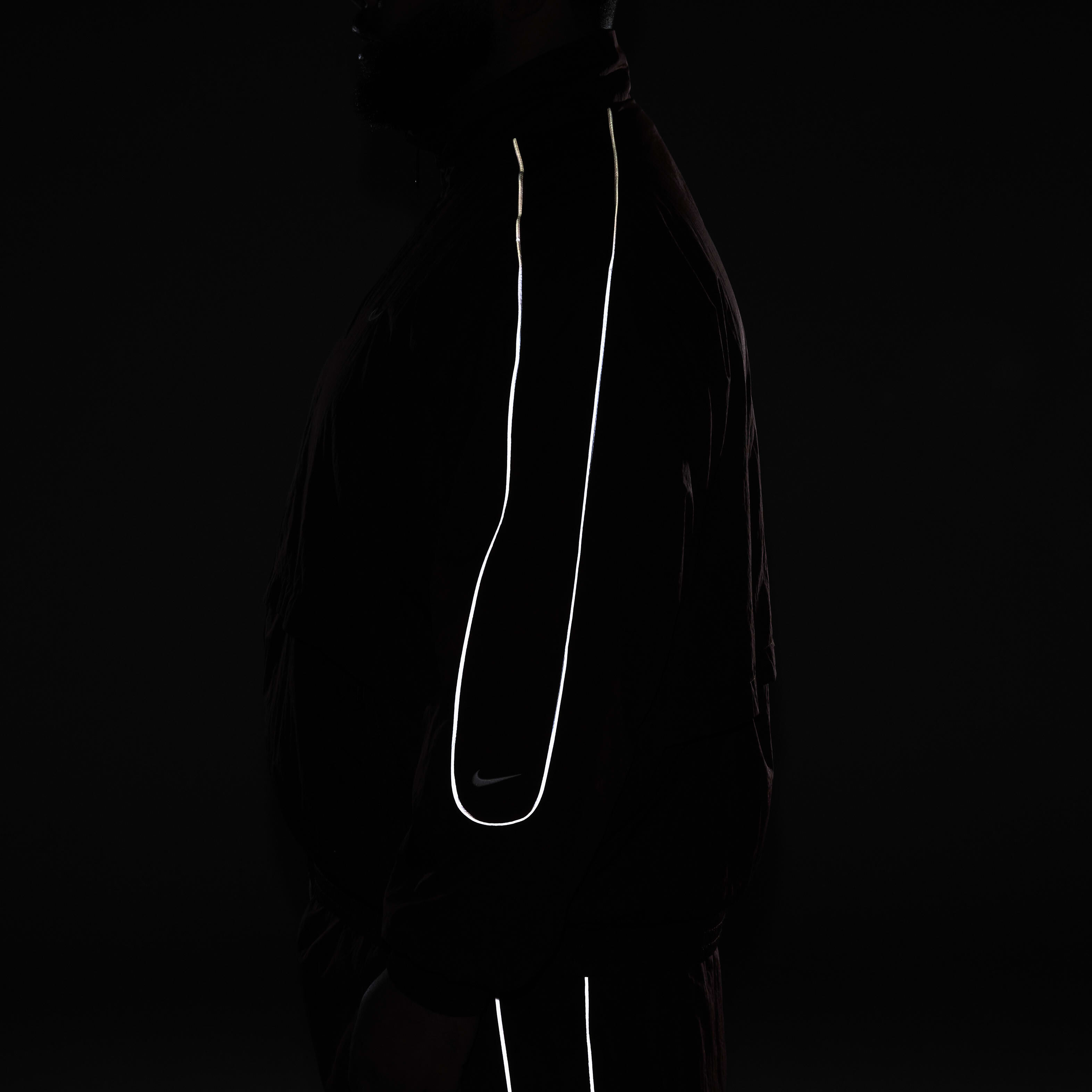 نايكي سبورتسوير سولو سووش image number 18