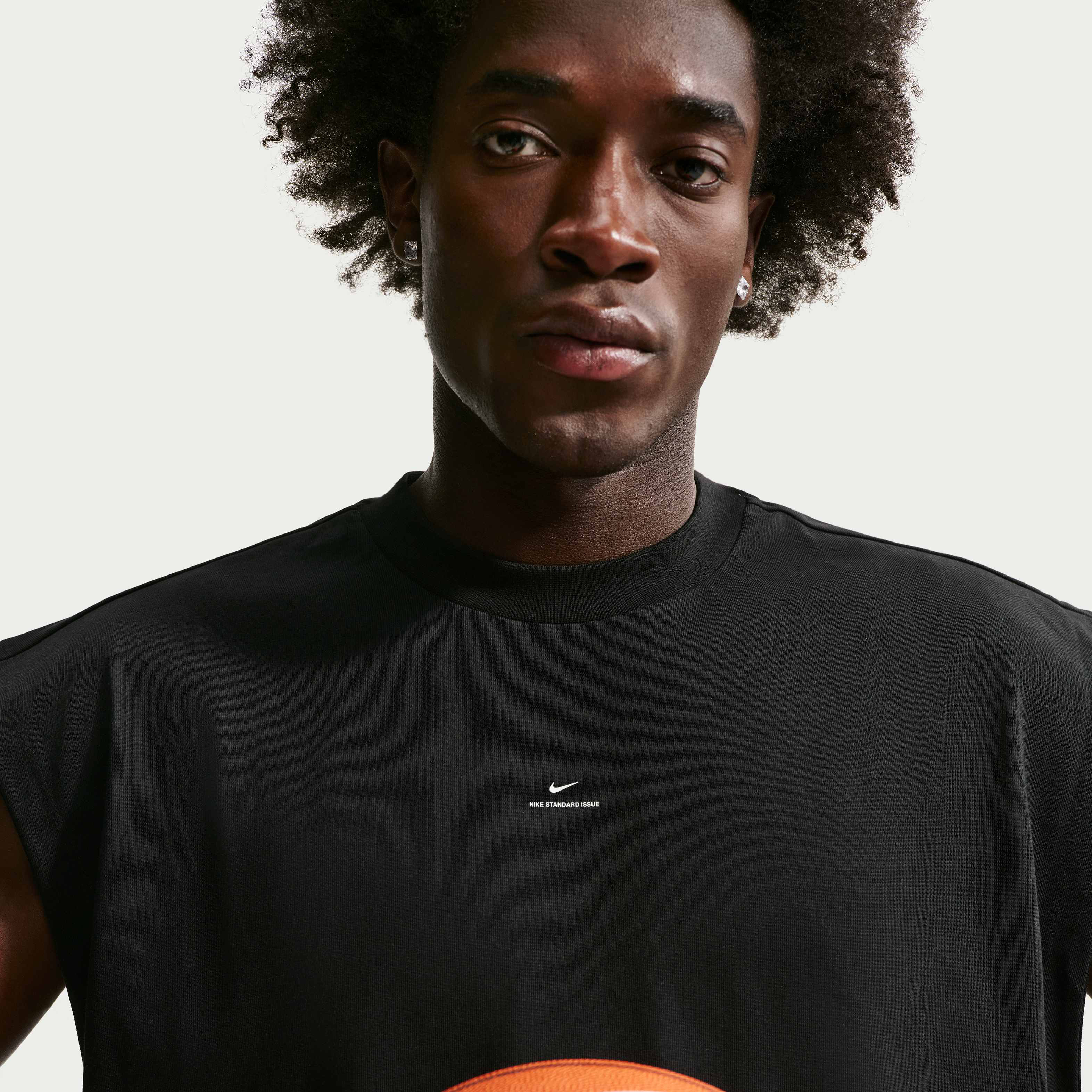 Nike Standard Issue image number 2