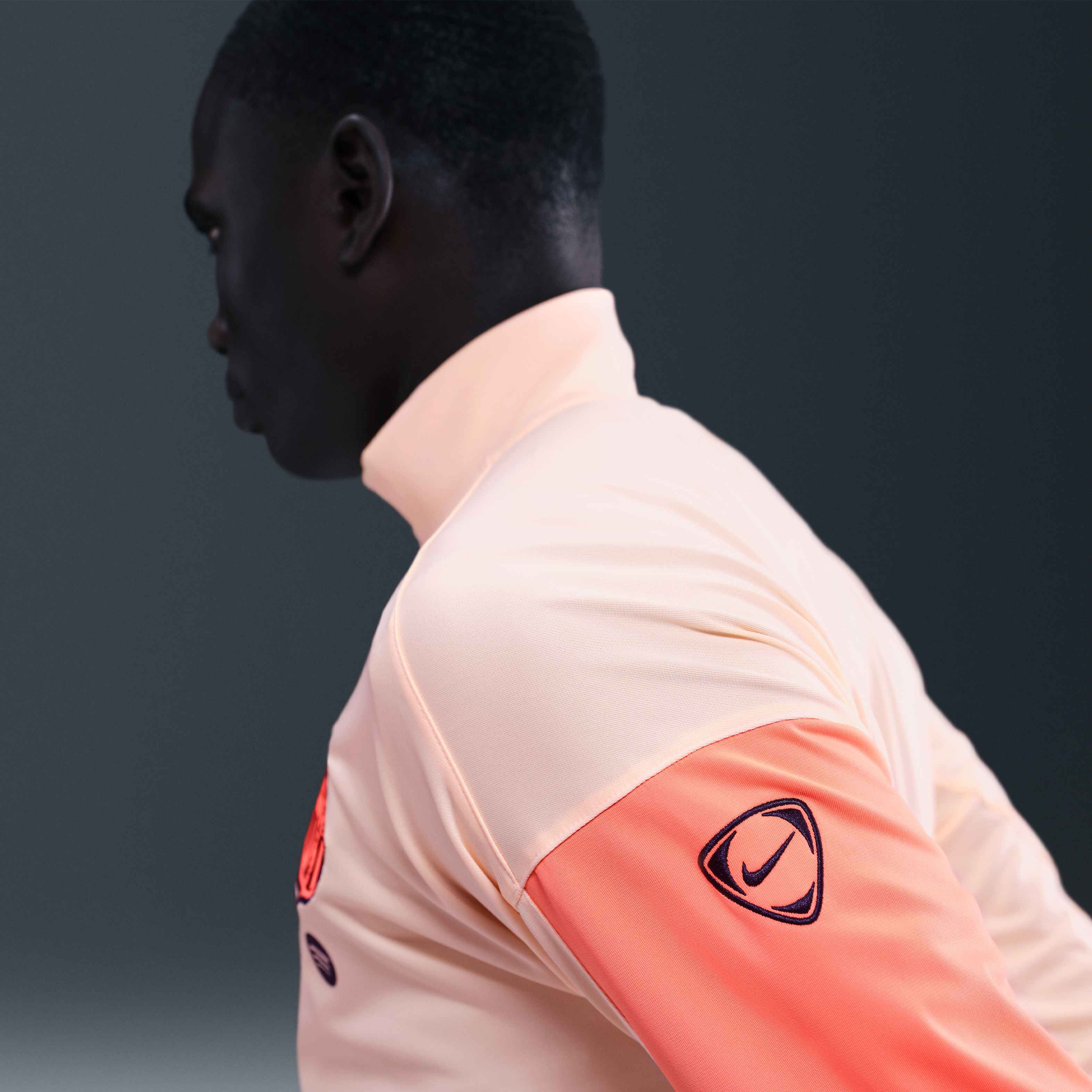 برشلونة سترايك البديل image number 2