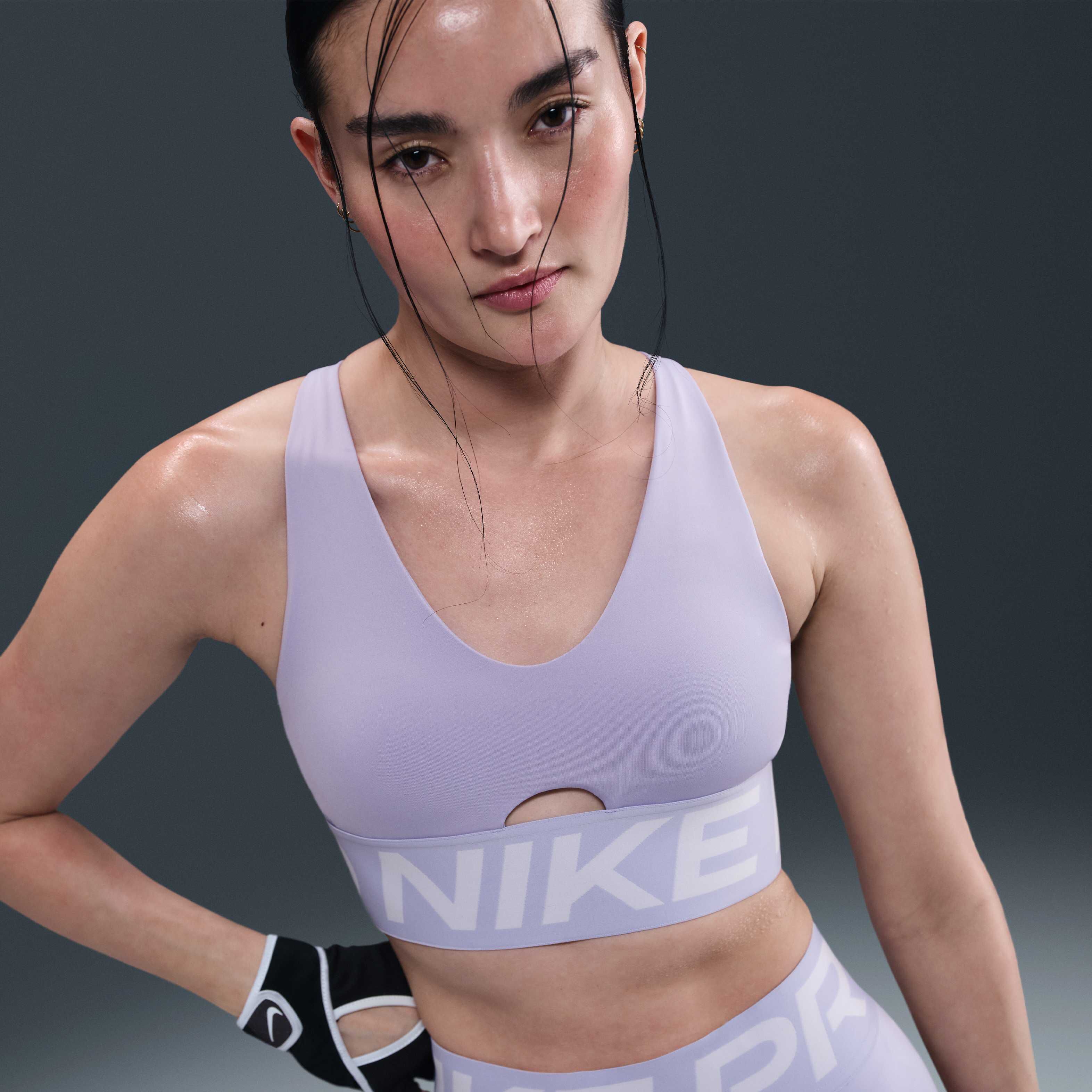 Nike Pro Indy Plunge image number 0