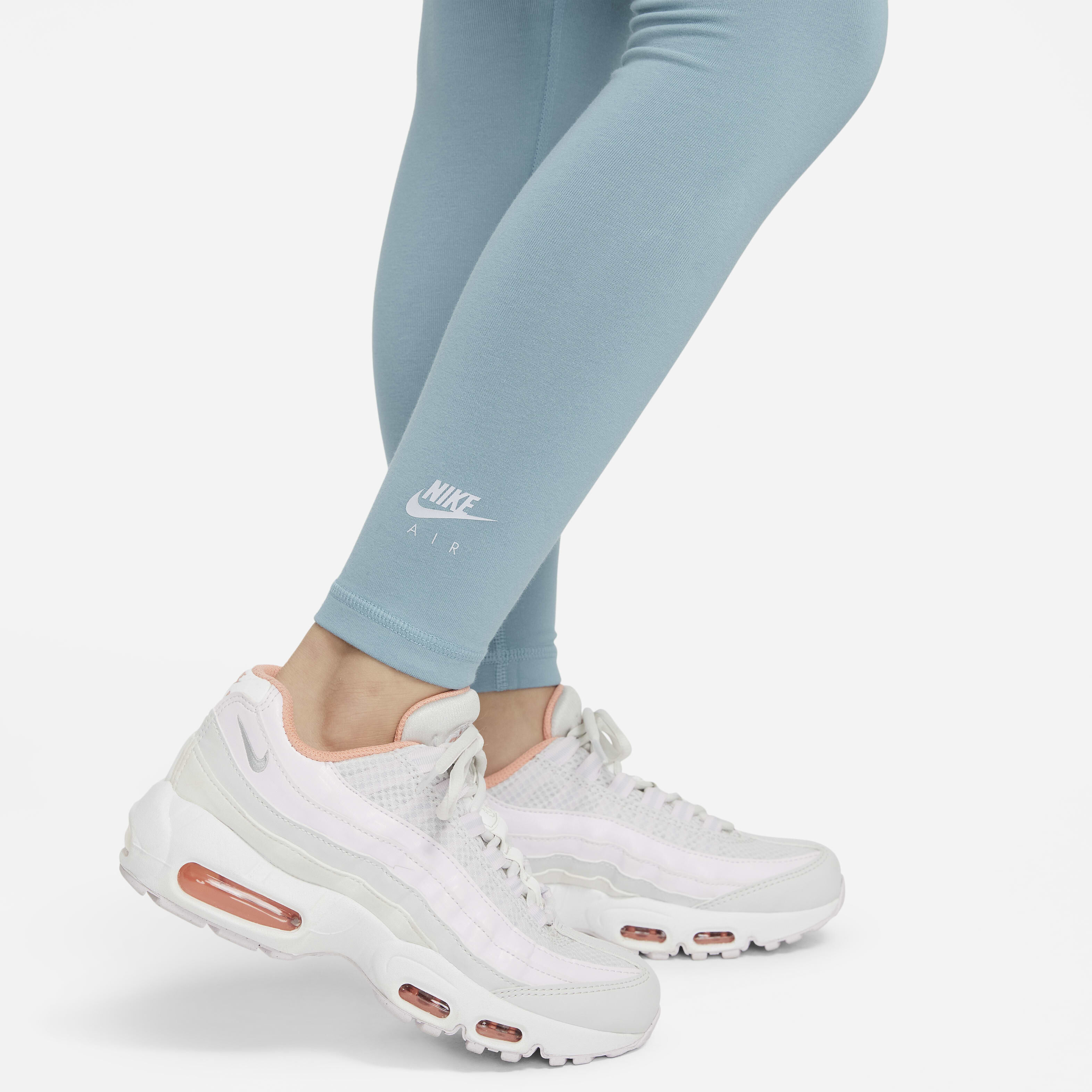 Nike Air Essentials image number 3