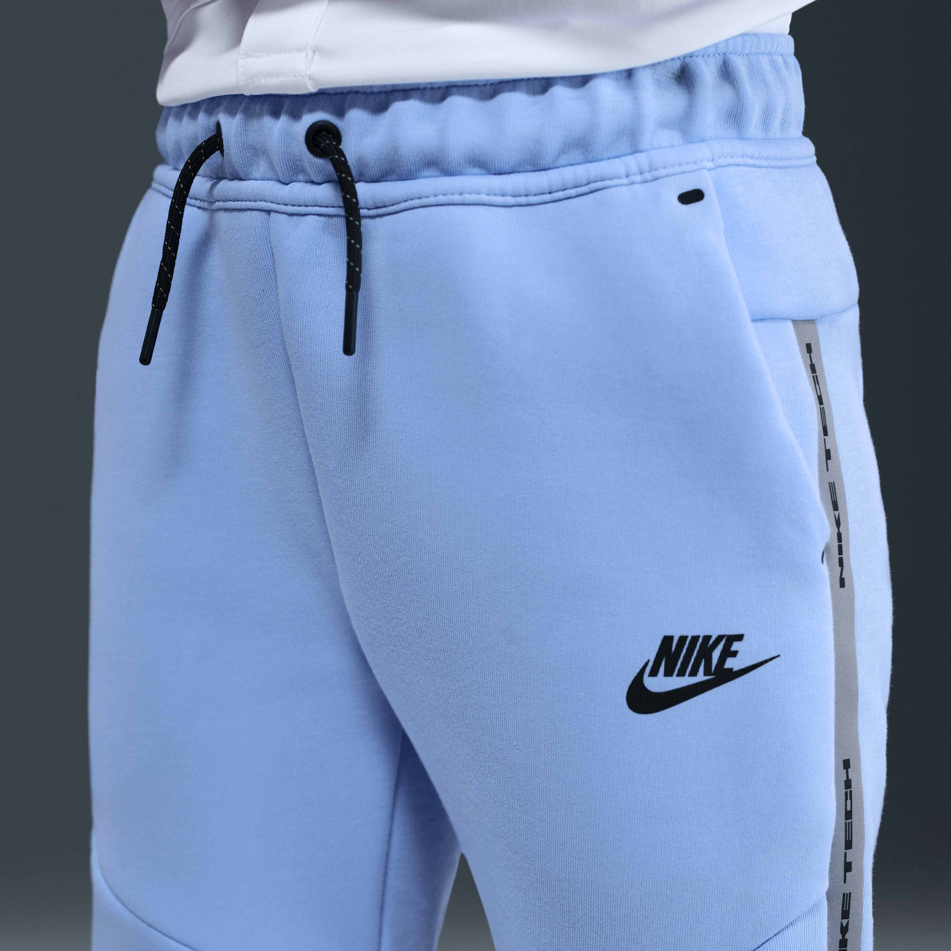 Nike Sportswear Tech Fleece image number 2