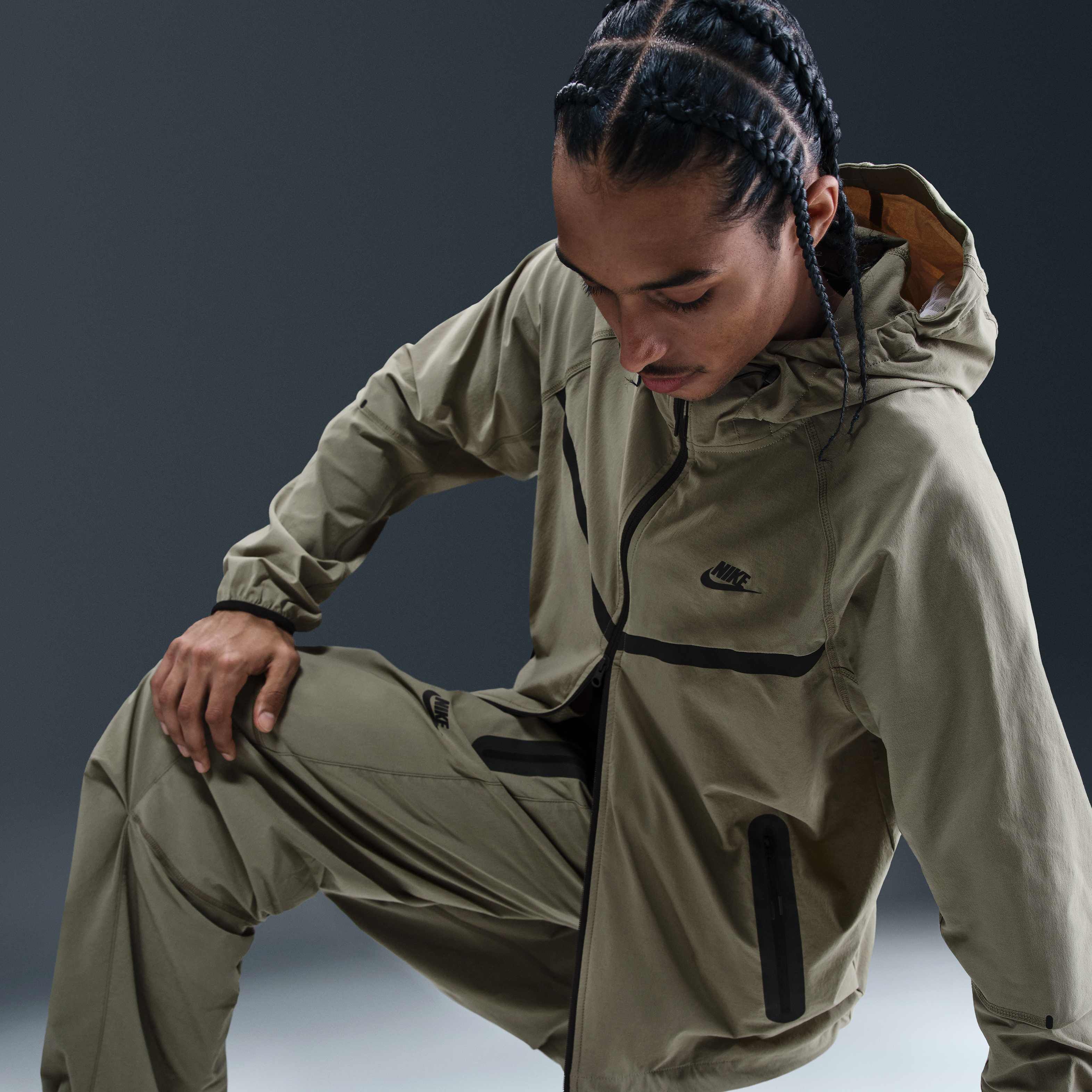 نايكي تك ويندرانر image number 2