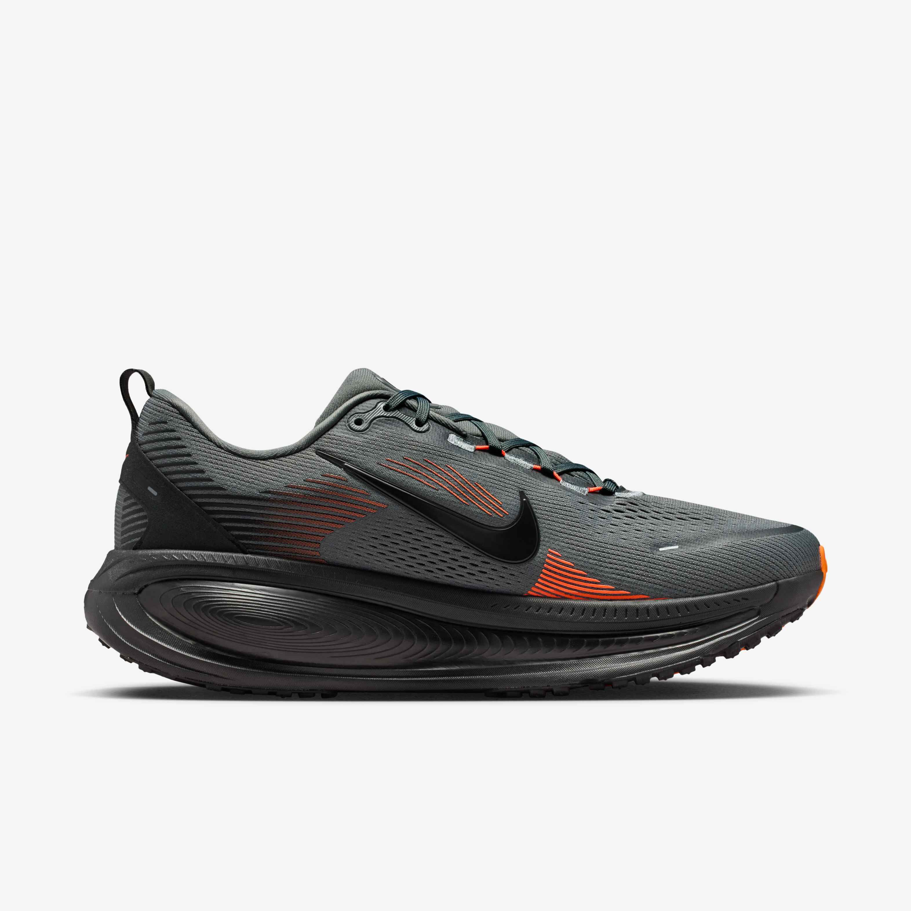 Nike Vomero 18 image number 2