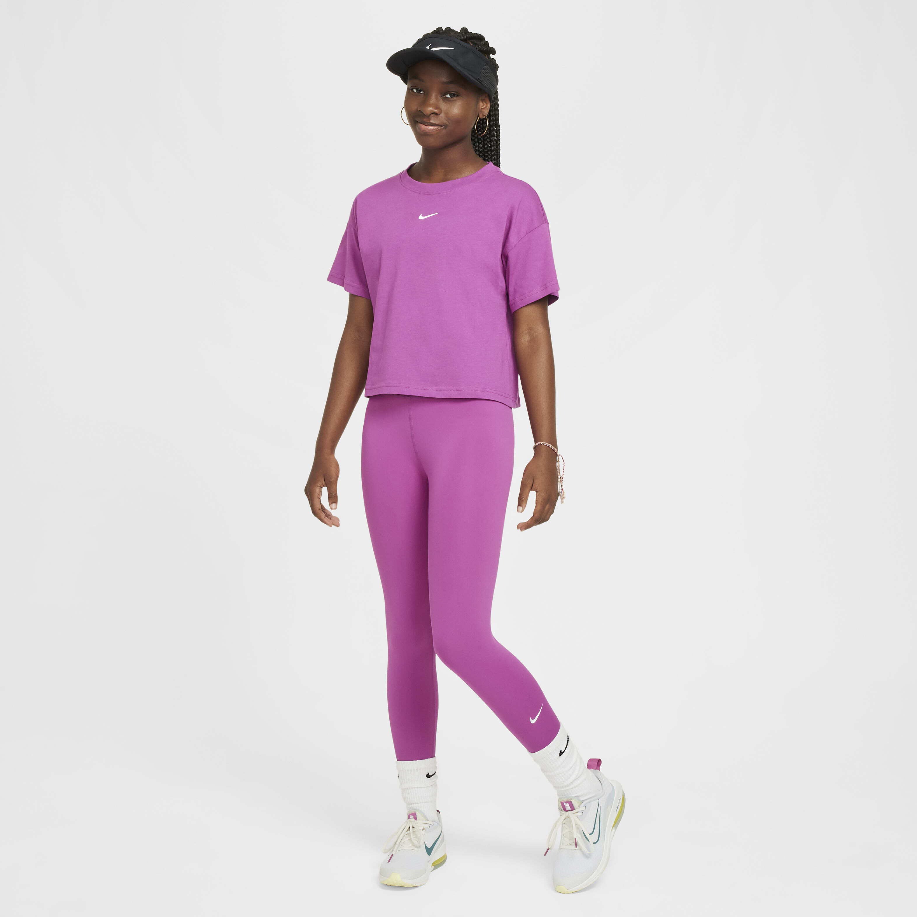 Nike Sportswear Essential image number 4