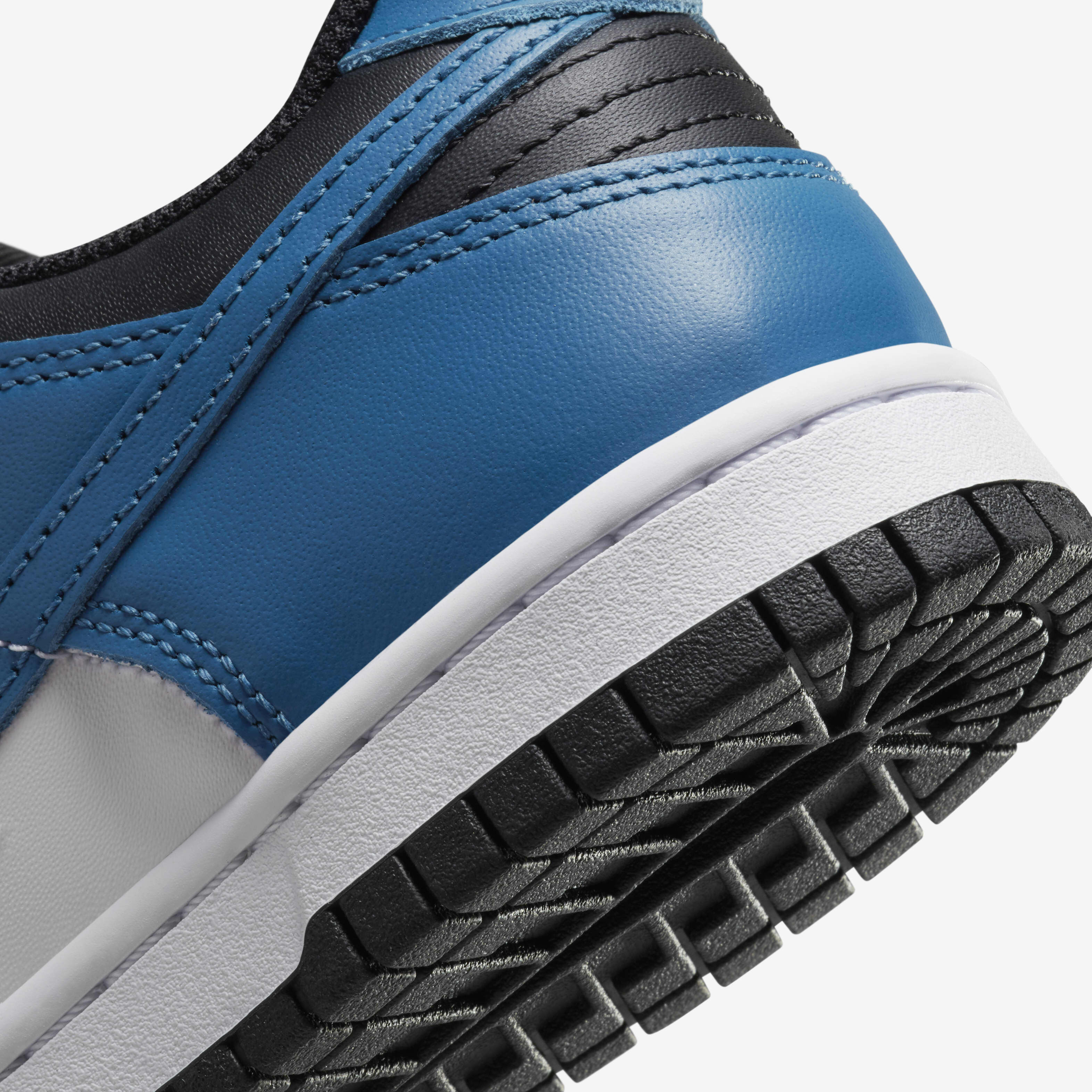 Nike Dunk Low image number 7