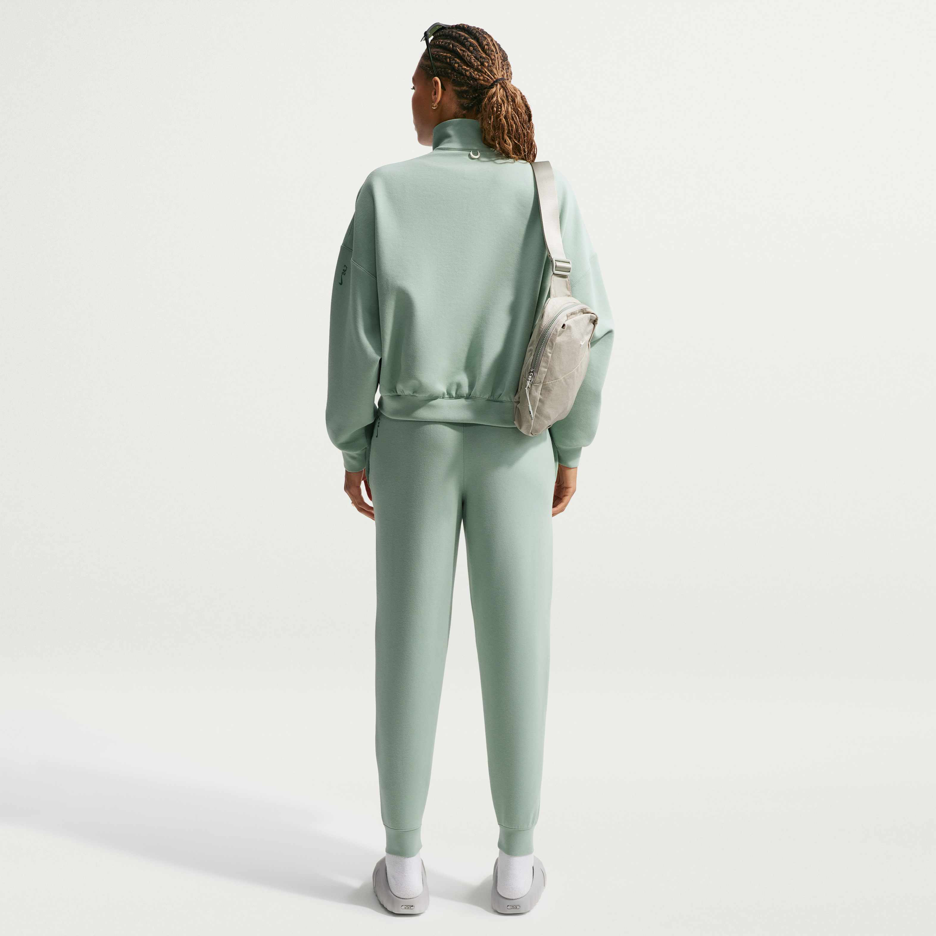 نايكي 24.7 امبوسبلي سوفت image number 4