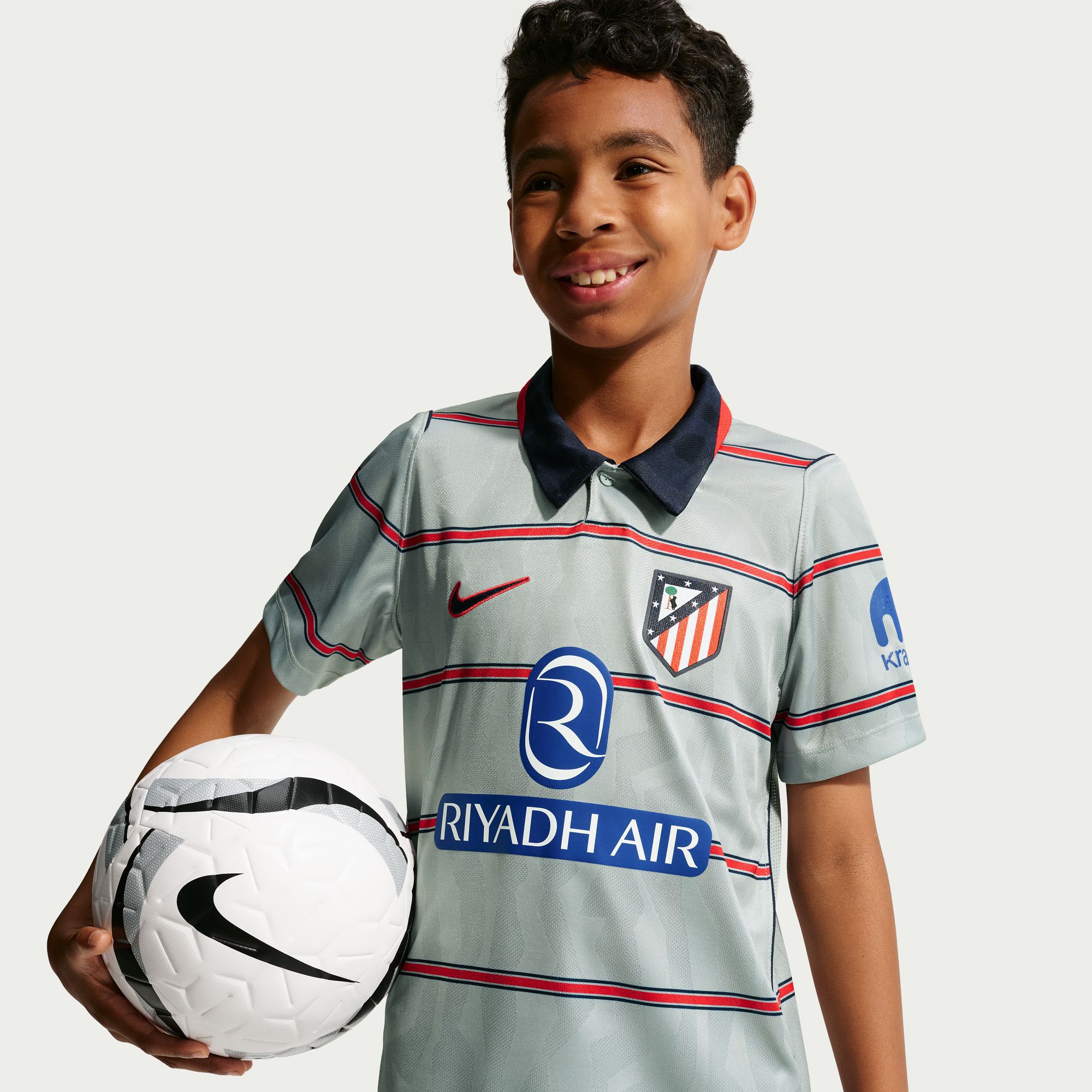 اتليتكو مدريد 2026/27 البديل ستاديوم image number 7