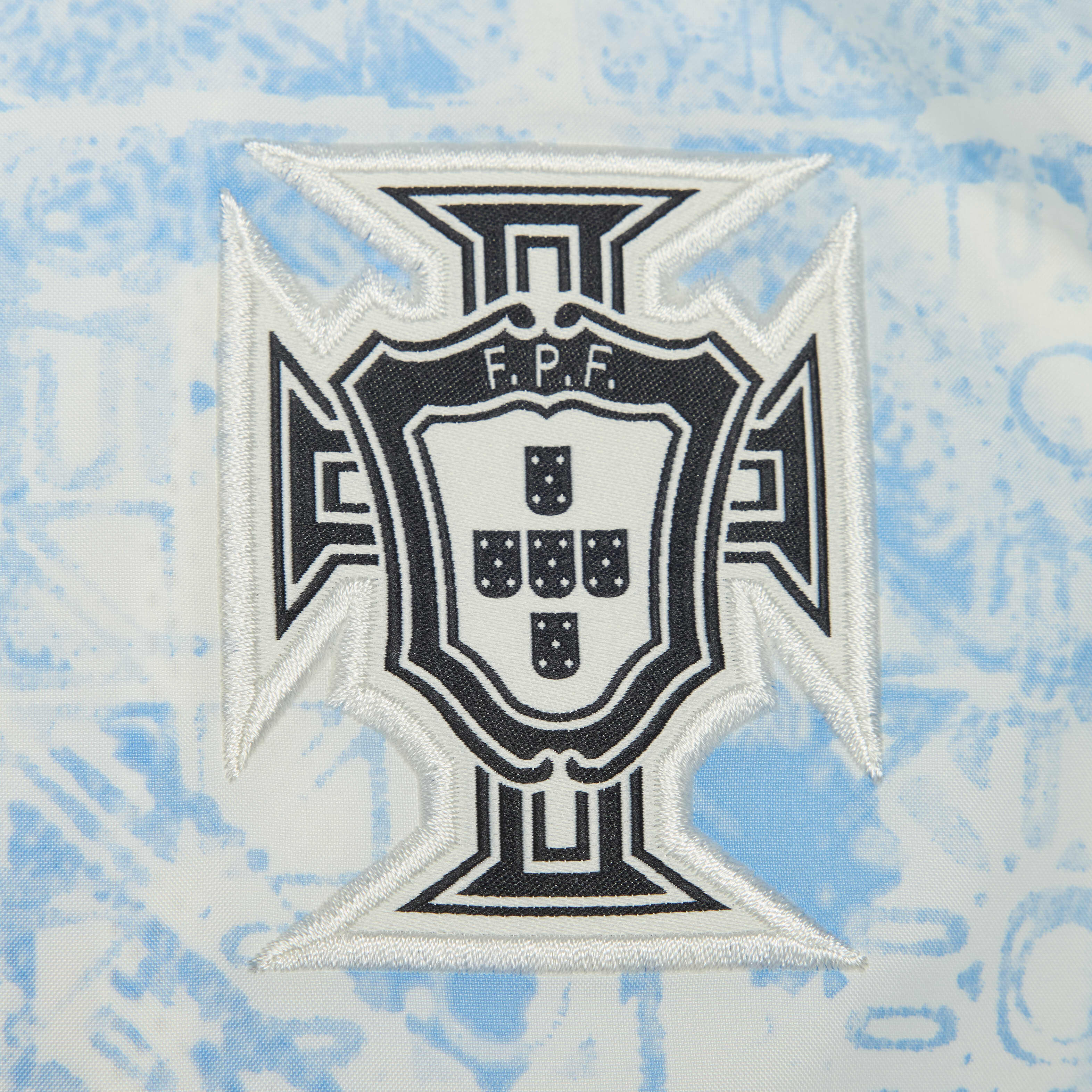 Portugal Windrunner image number 3