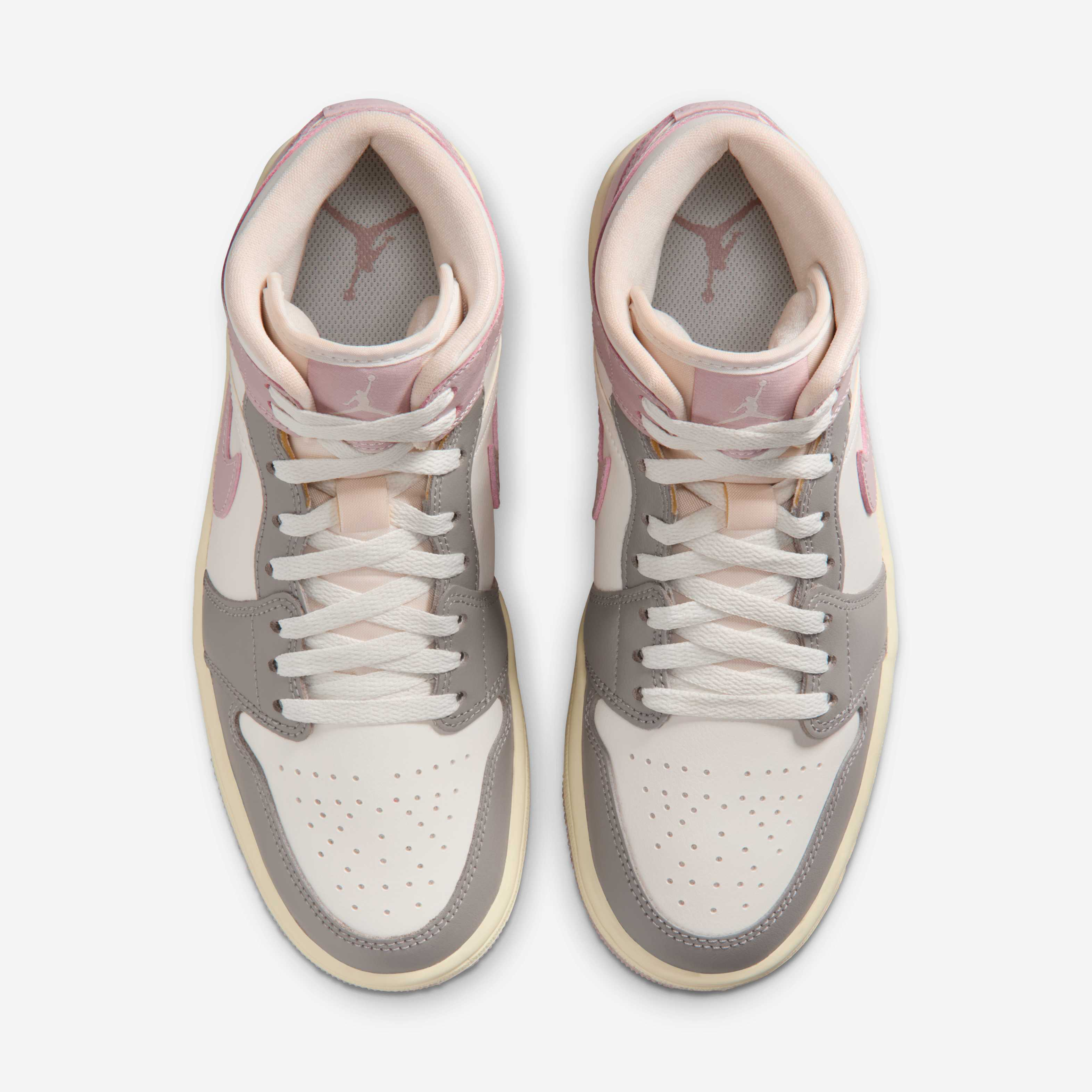 Air Jordan 1 Mid image number 3